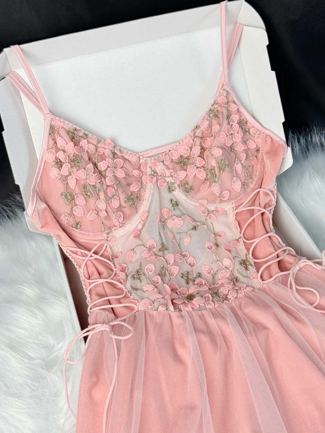 藏不住的小性感，这条睡裙锁死