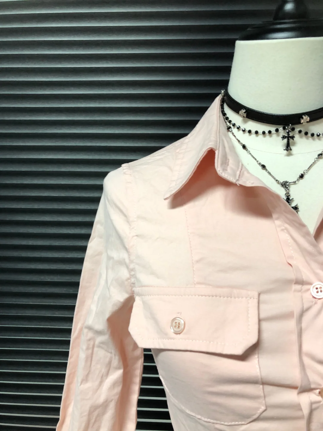 千禧辣妹y2k亚比穿搭?粉色长袖衬衫上衣