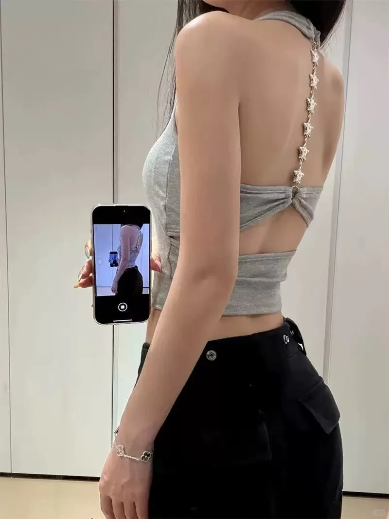 夏日辣妹露背上衣的正确打开方式