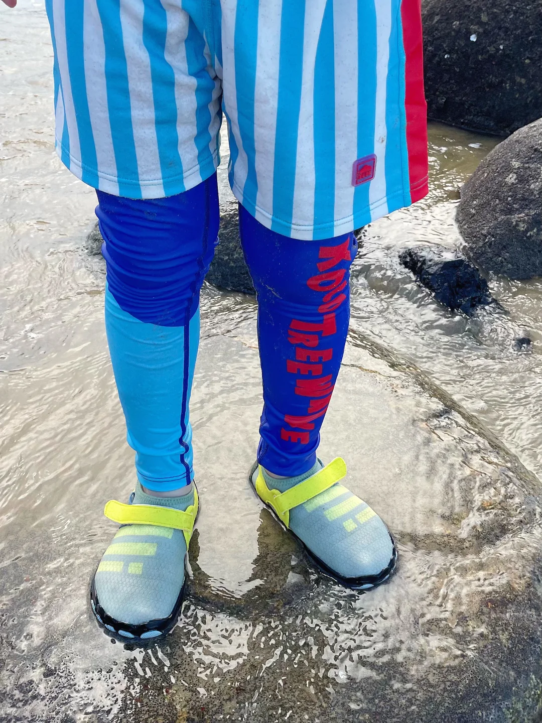 暑假遛娃?️穿上泳衣可以在海里泡一天