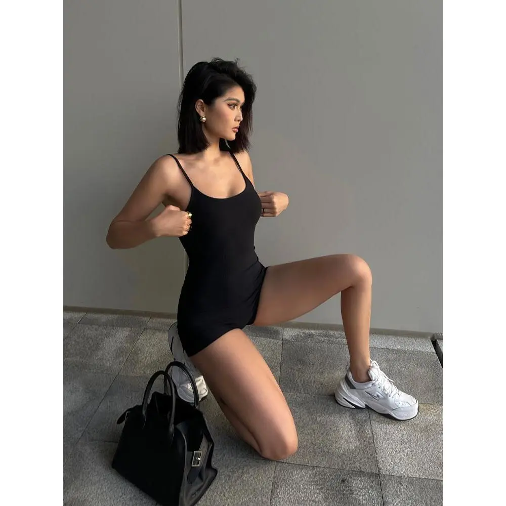 ?ins性感辣妹连体裤！大露背 + 包臀设计