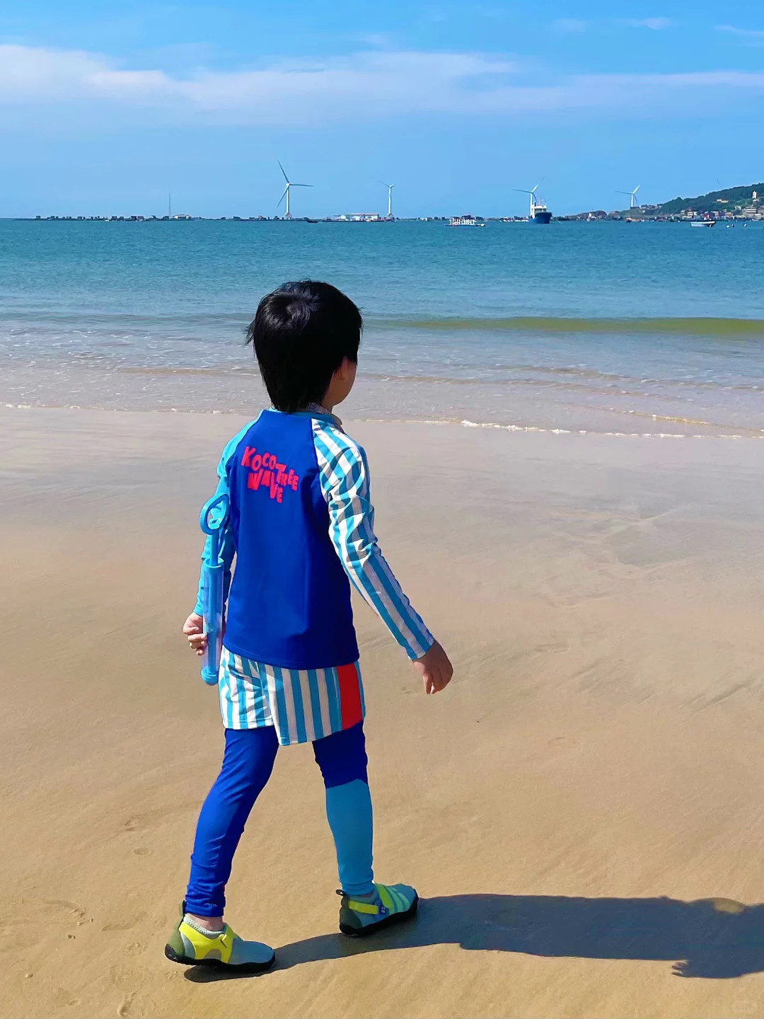 暑假遛娃?️穿上泳衣可以在海里泡一天