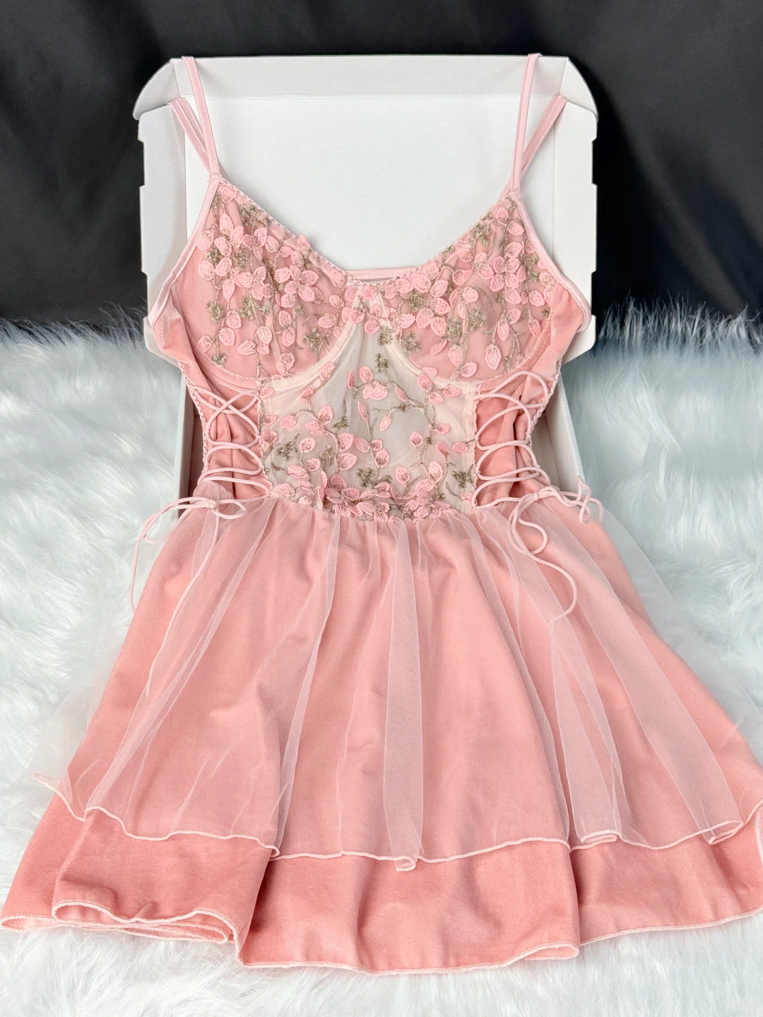 藏不住的小性感，这条睡裙锁死