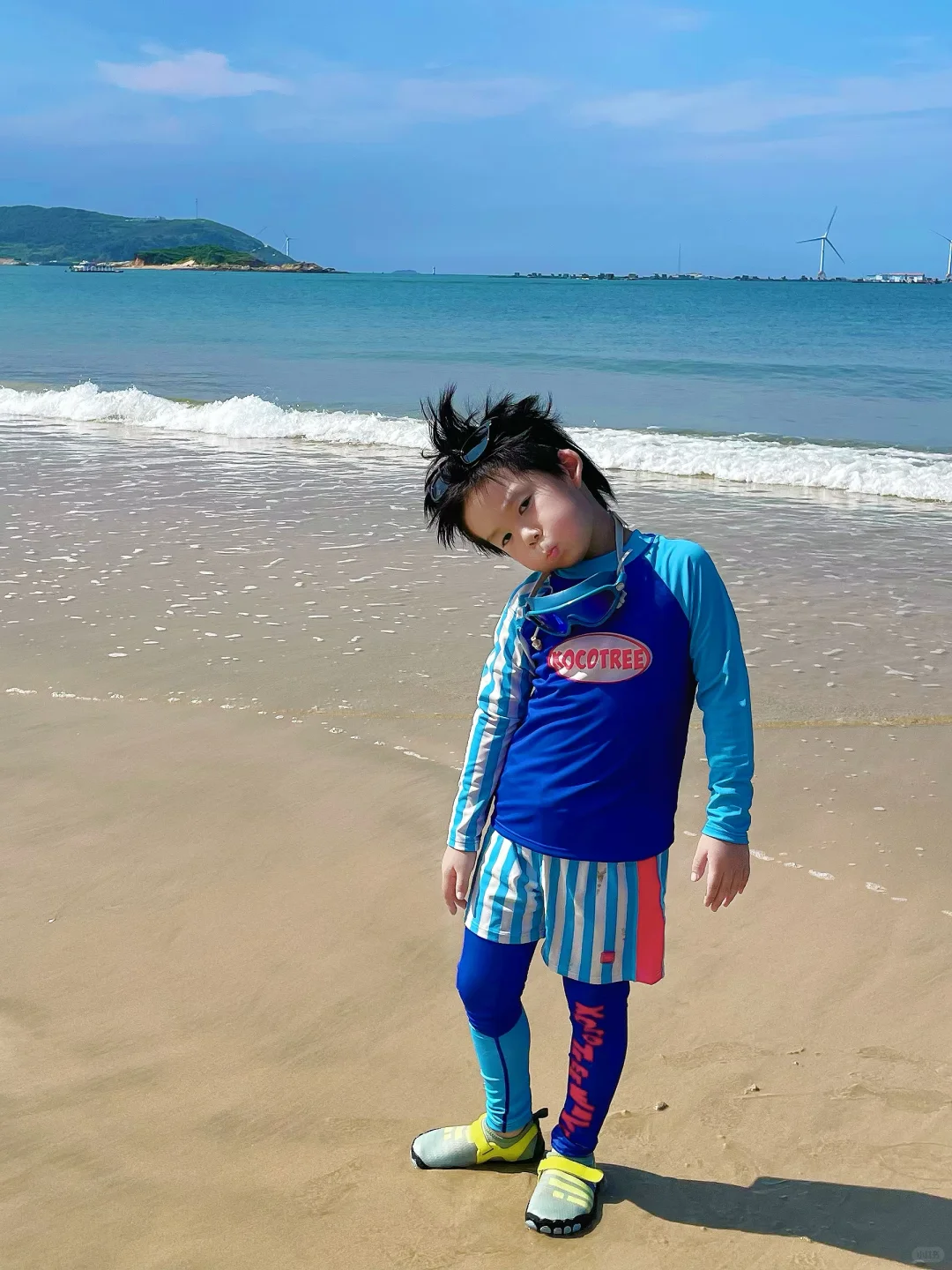 暑假遛娃?️穿上泳衣可以在海里泡一天