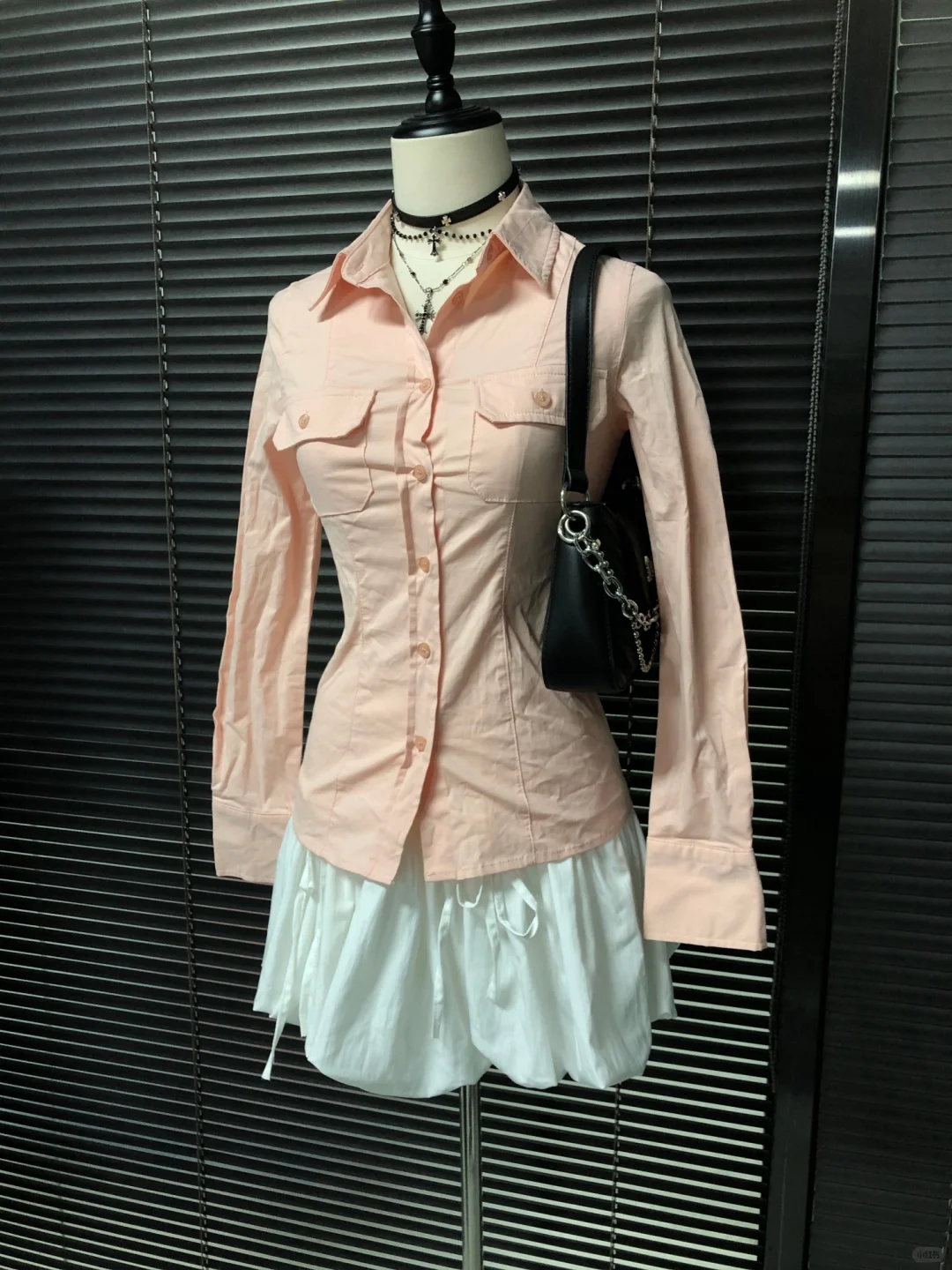 千禧辣妹y2k亚比穿搭?粉色长袖衬衫上衣