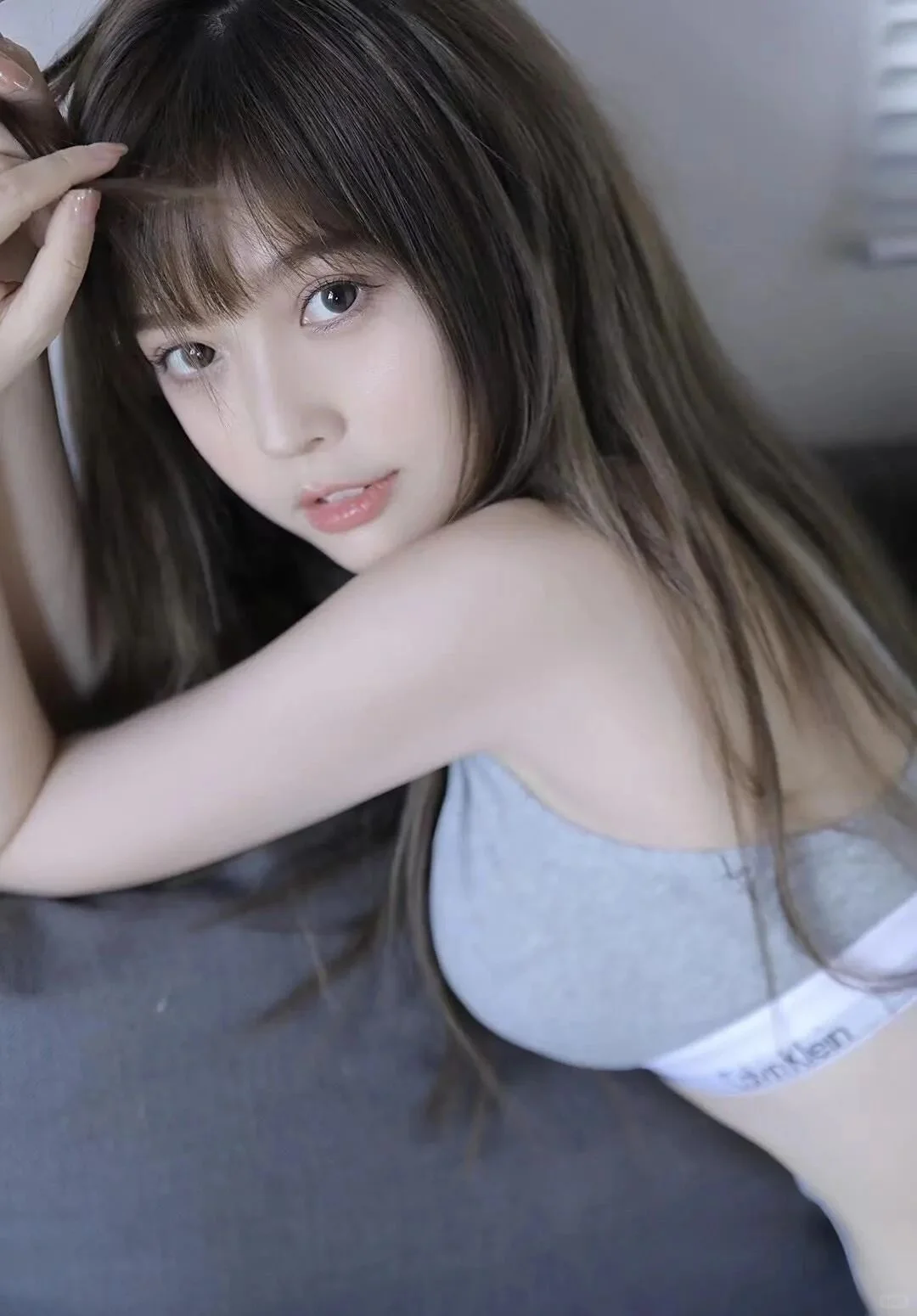 妩媚动人的小姐姐