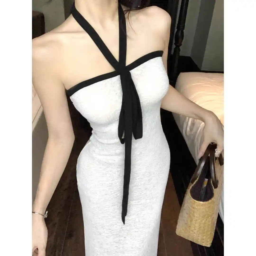 辣妹专属！白色挂脖抹胸包臀长裙