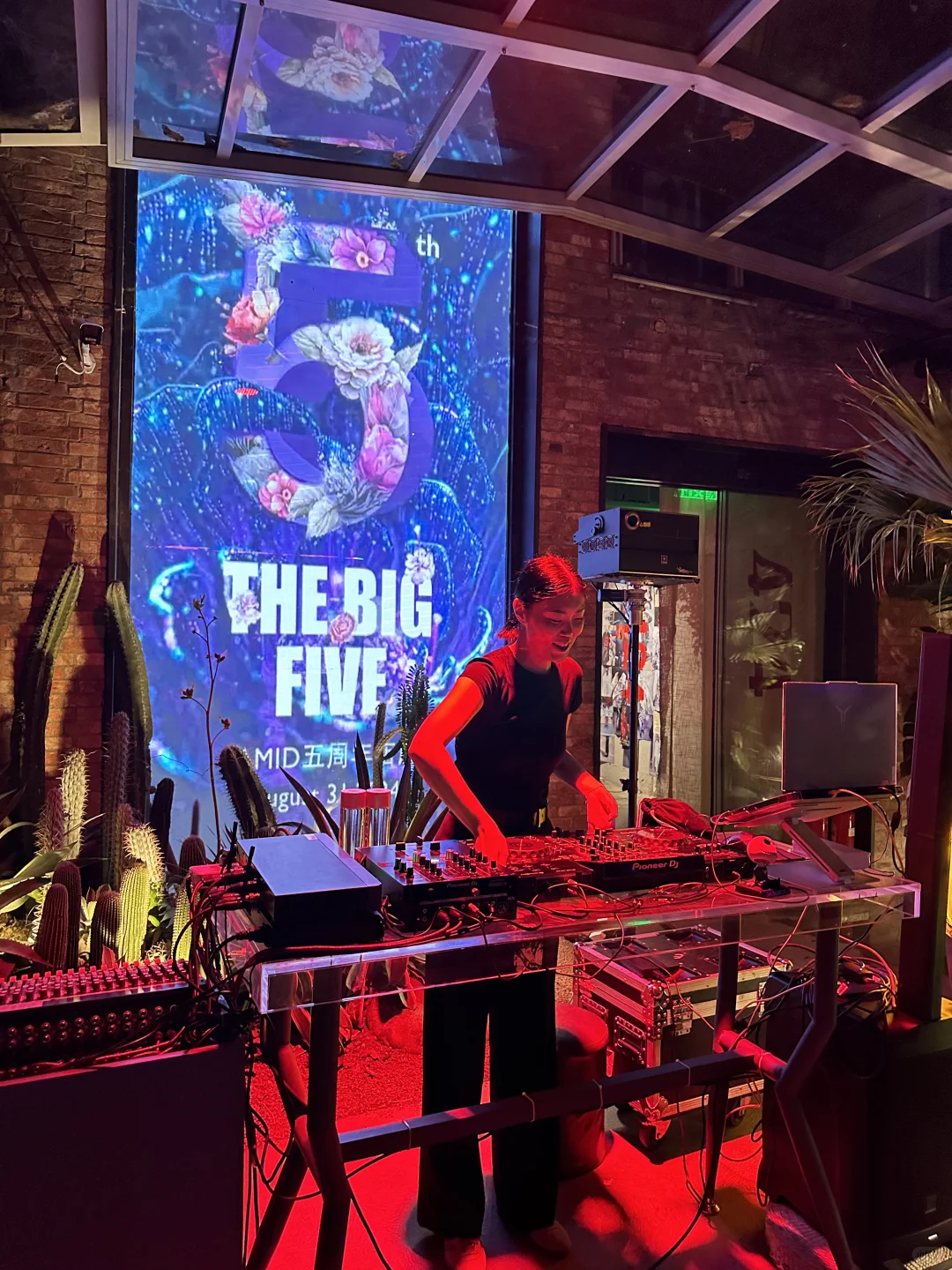 50岁阿姨今天在三里屯！