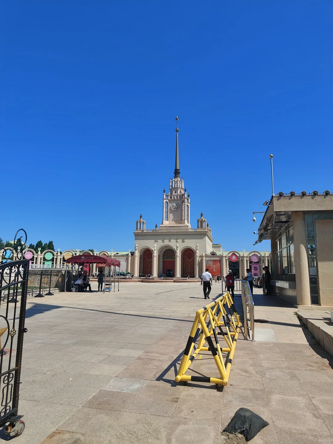 不白吃？！！！内容公司的周边很丰富