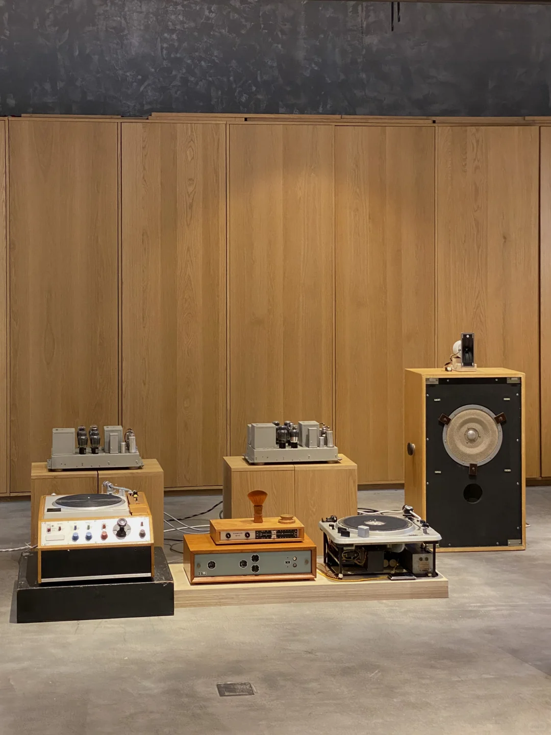 新展｜领略中古音响的设计之美