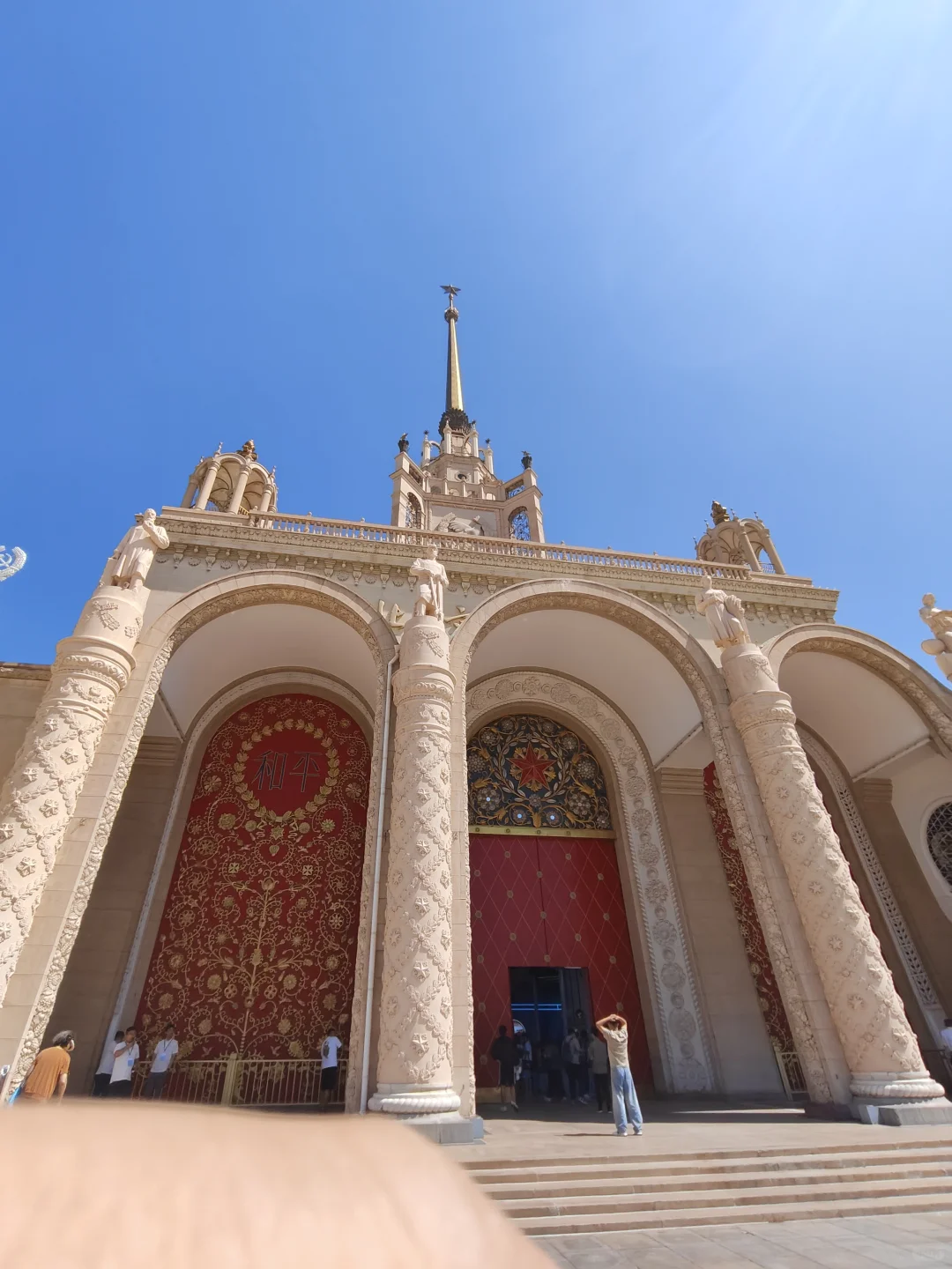 不白吃？！！！内容公司的周边很丰富