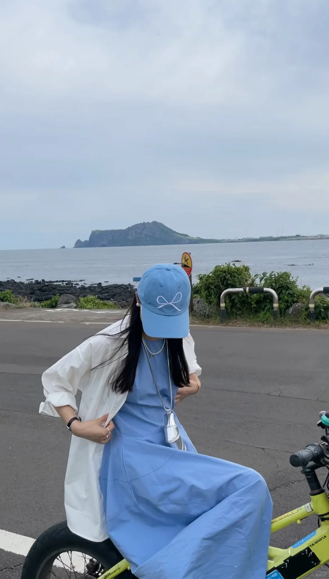 海边穿这条蓝色裙子真的氛围感拉满！超出片！