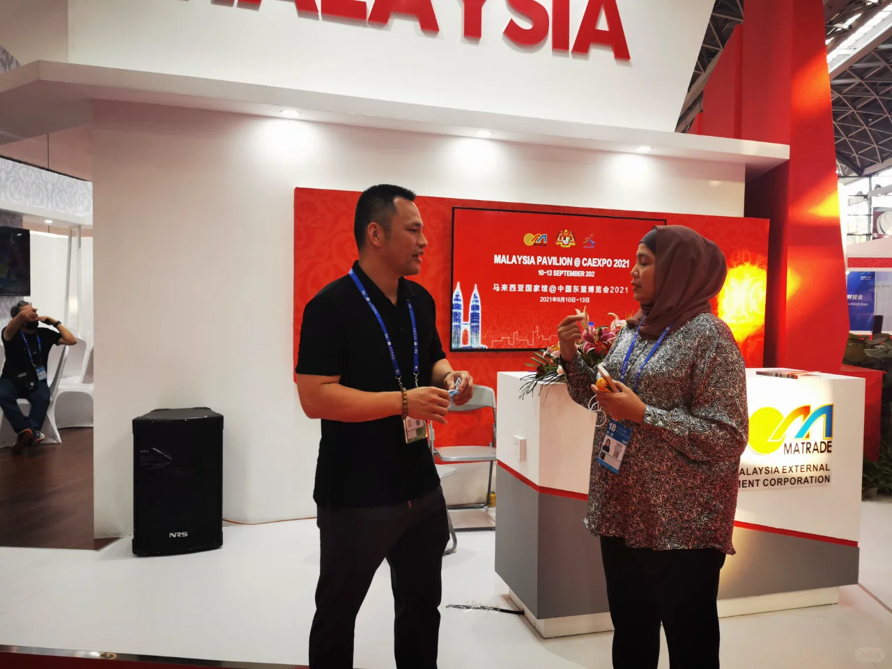 红色的展台真的很耀眼，你觉得呢