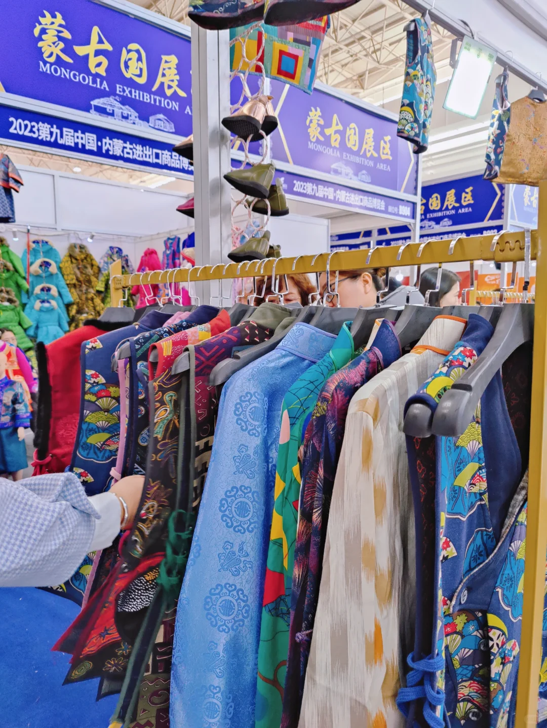 呼市姐妹又来逛展销会啦！