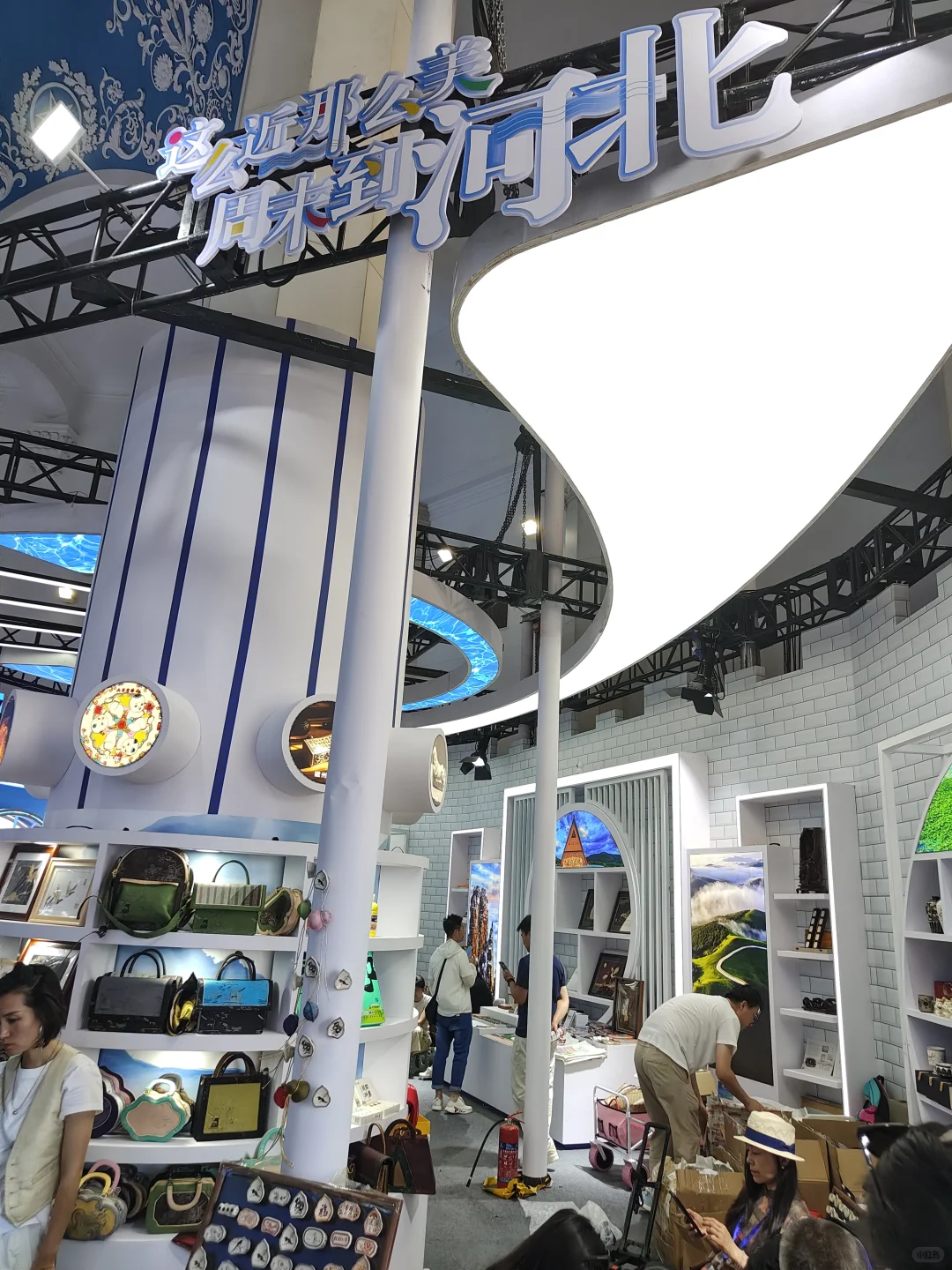 不白吃？！！！内容公司的周边很丰富