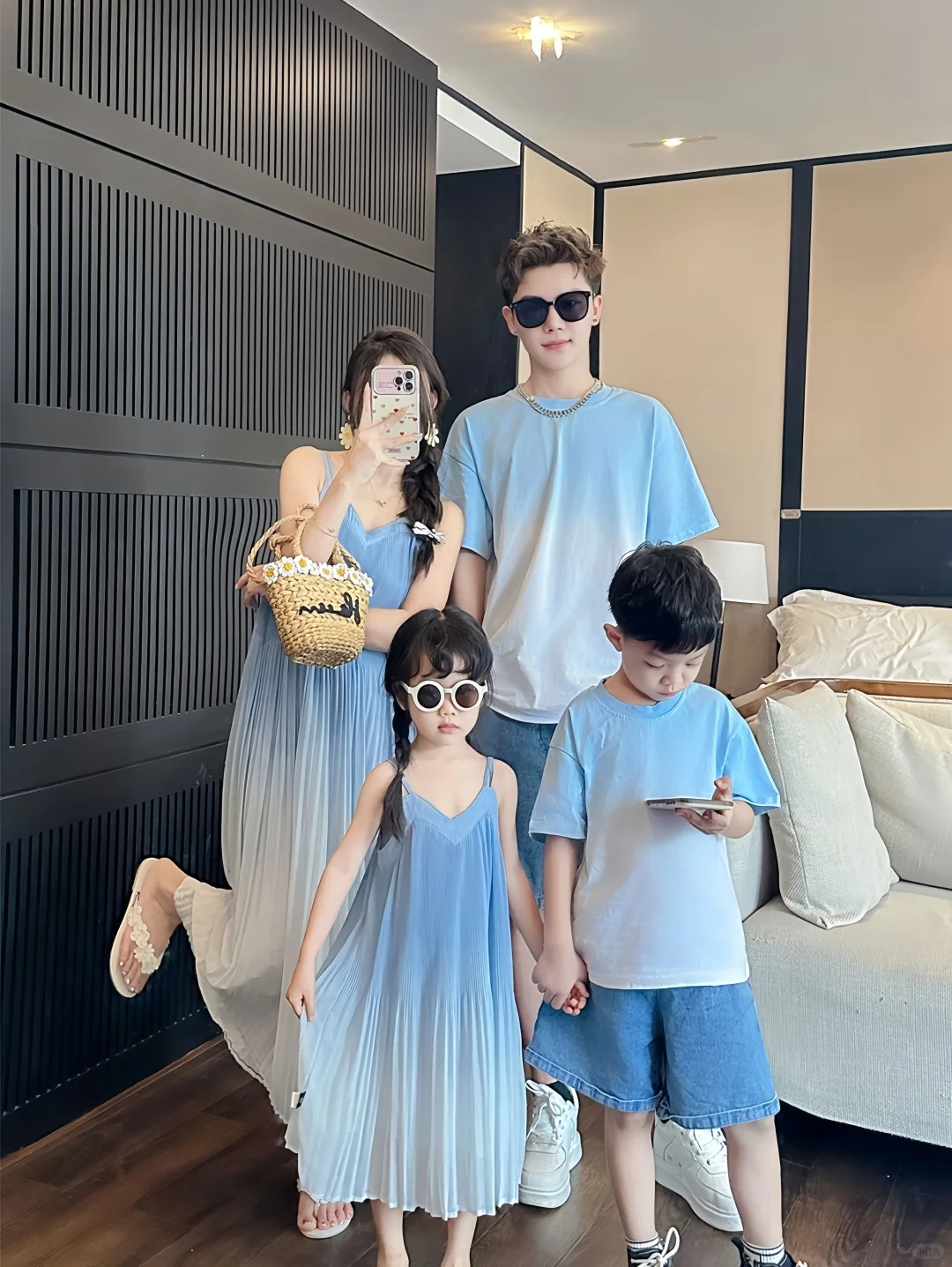 海边度假穿搭｜渐变蓝亲子装太浪漫了叭?