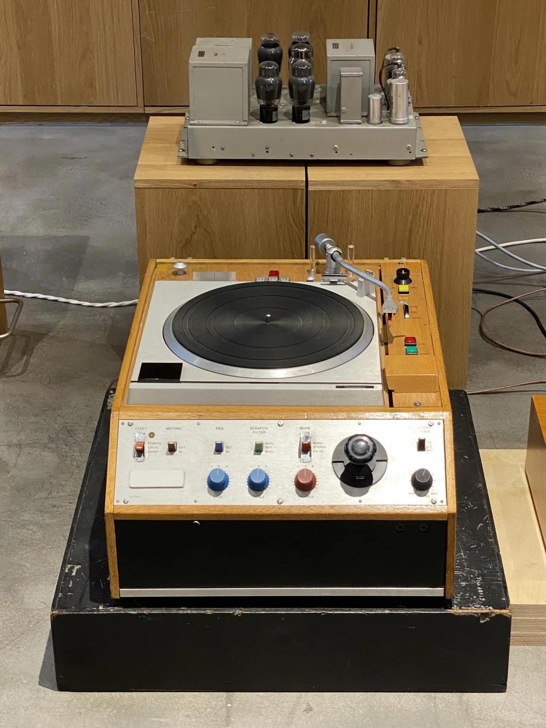 新展｜领略中古音响的设计之美