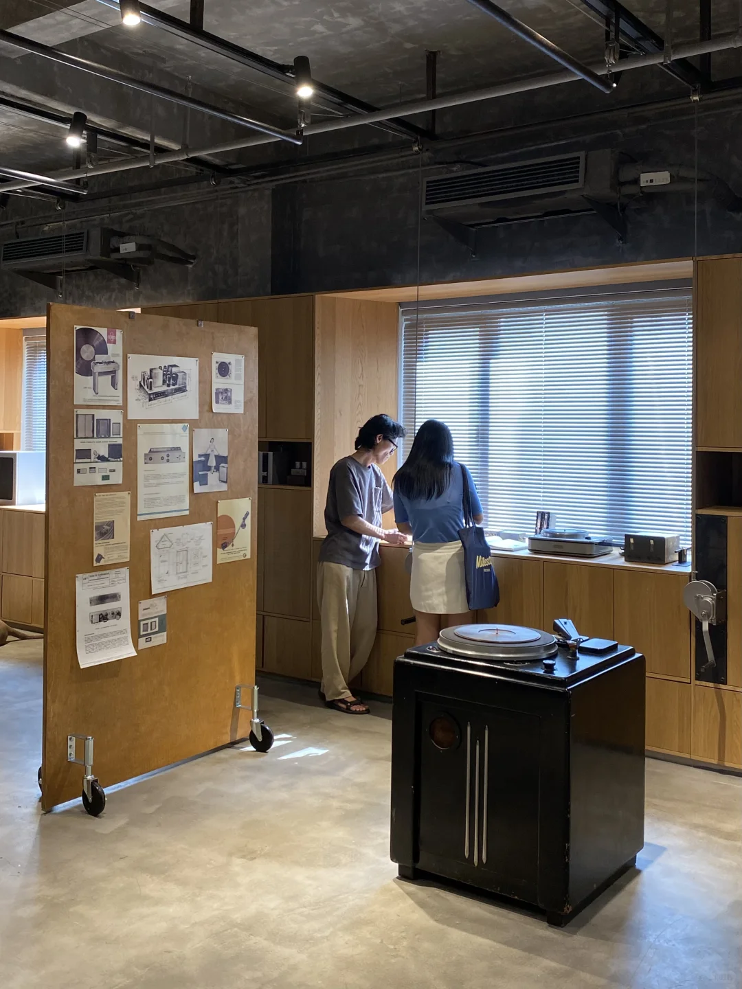 新展｜领略中古音响的设计之美