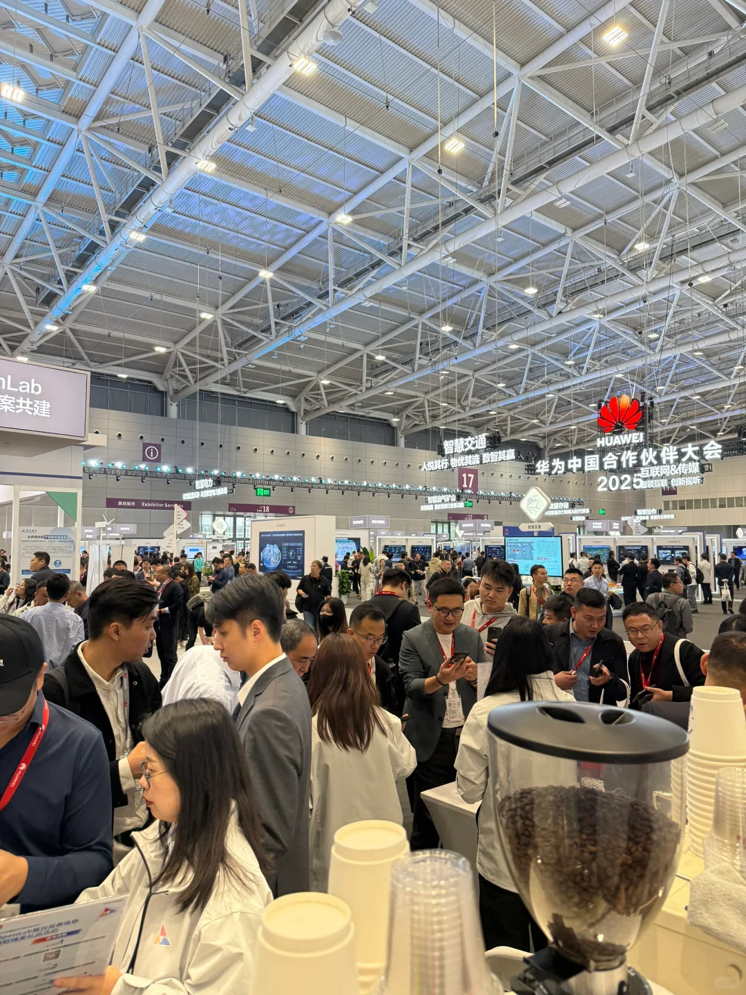 华为展台咖啡｜竟然让科技大佬们都排队？