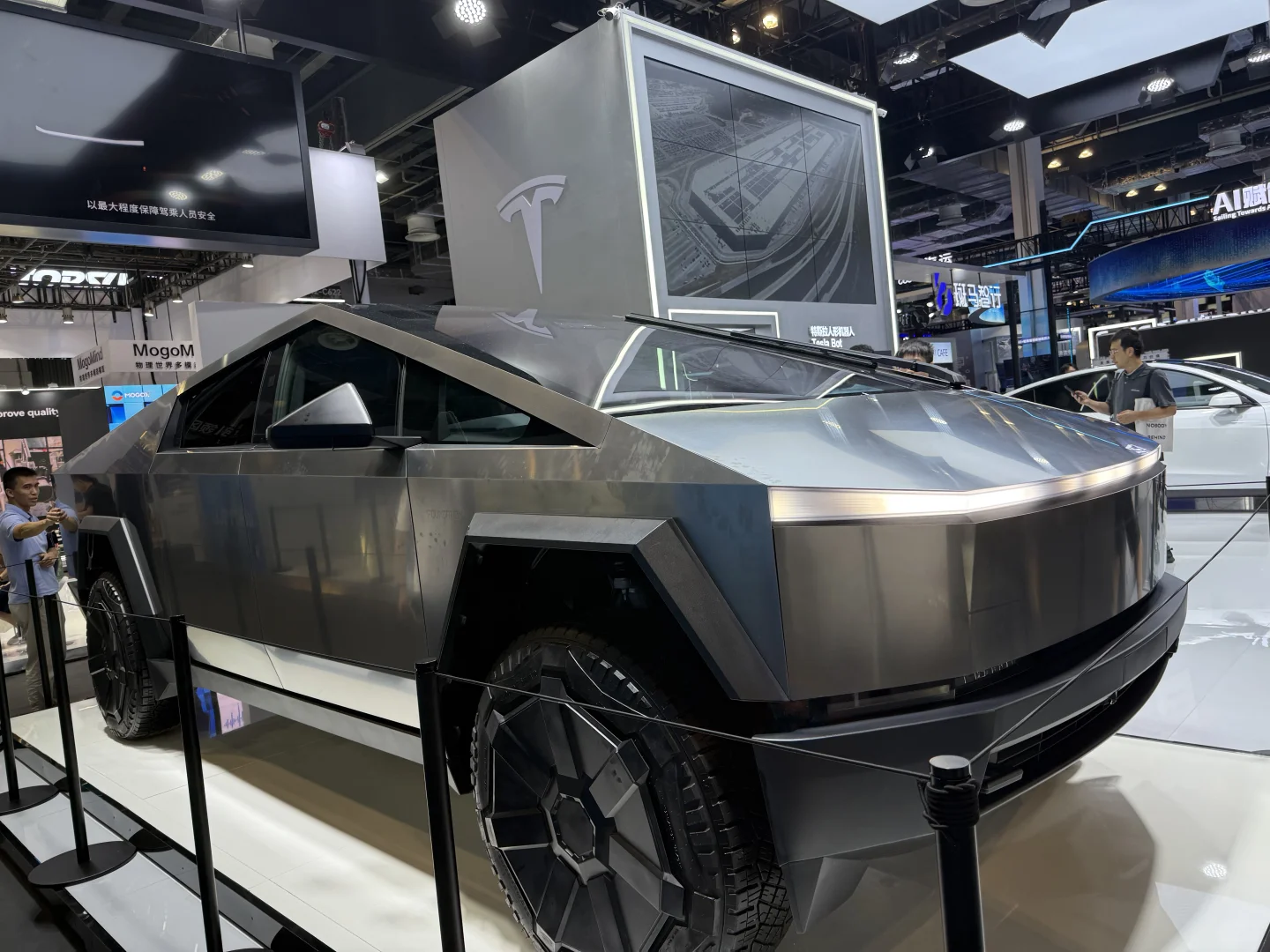 WAIC第一天！168值吗？不值！