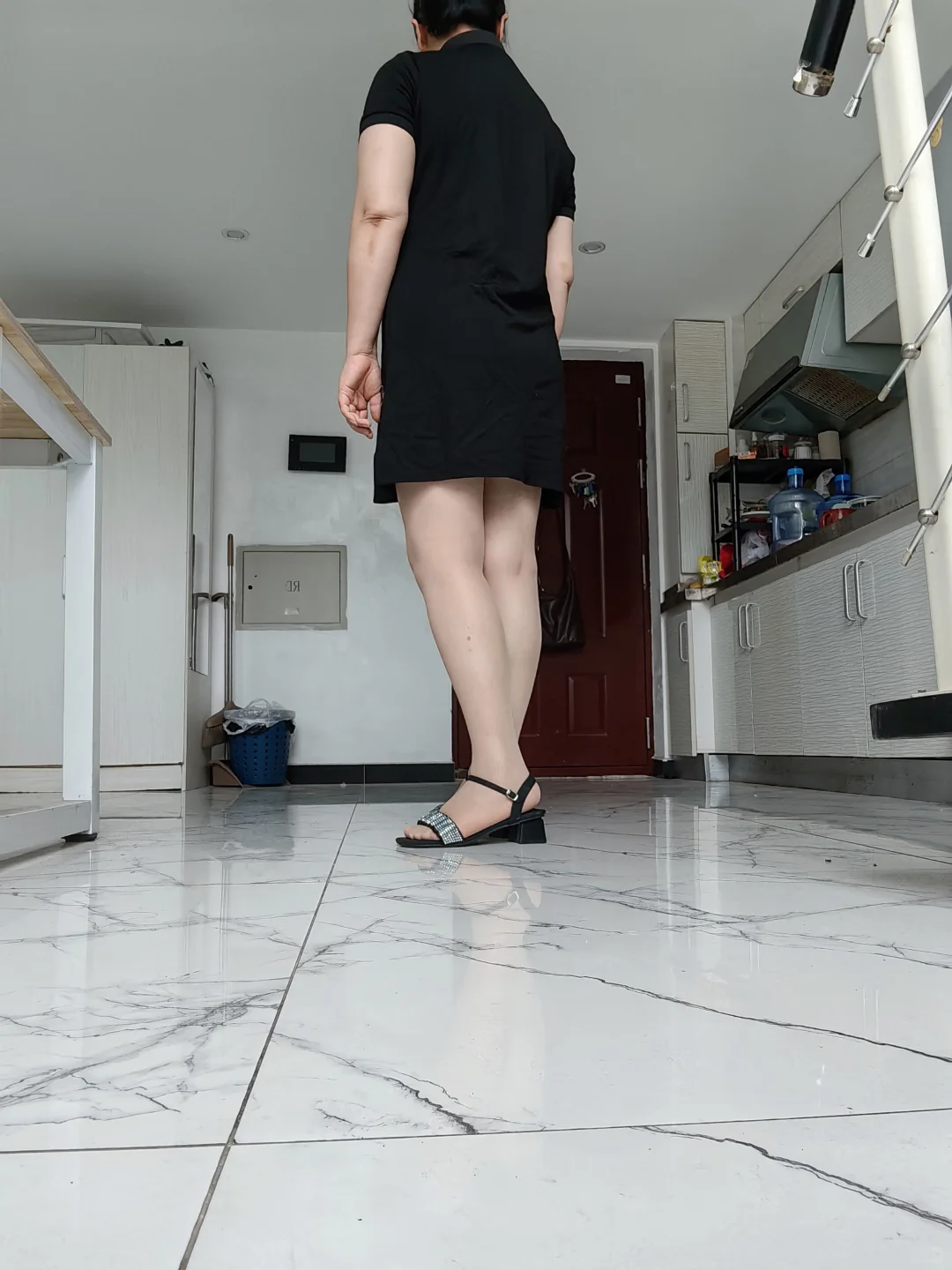 小姨最近不能露脸，附一张年轻时照片（最后）