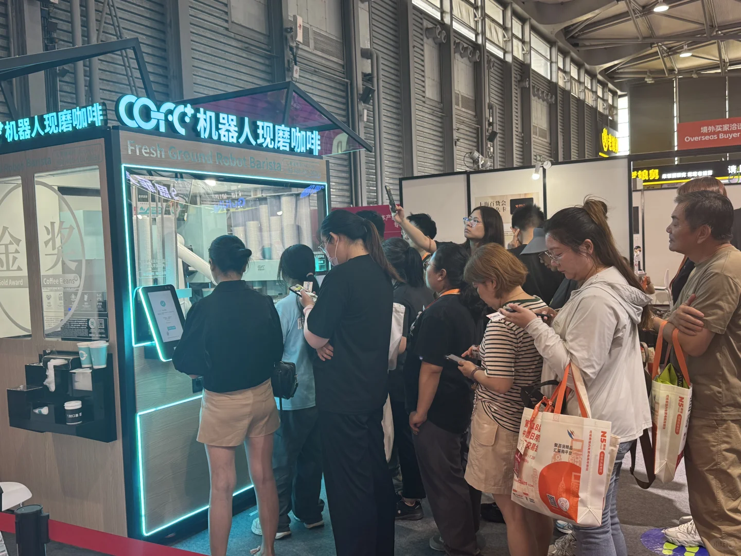 百货展【机器人咖啡新体验】棒！??