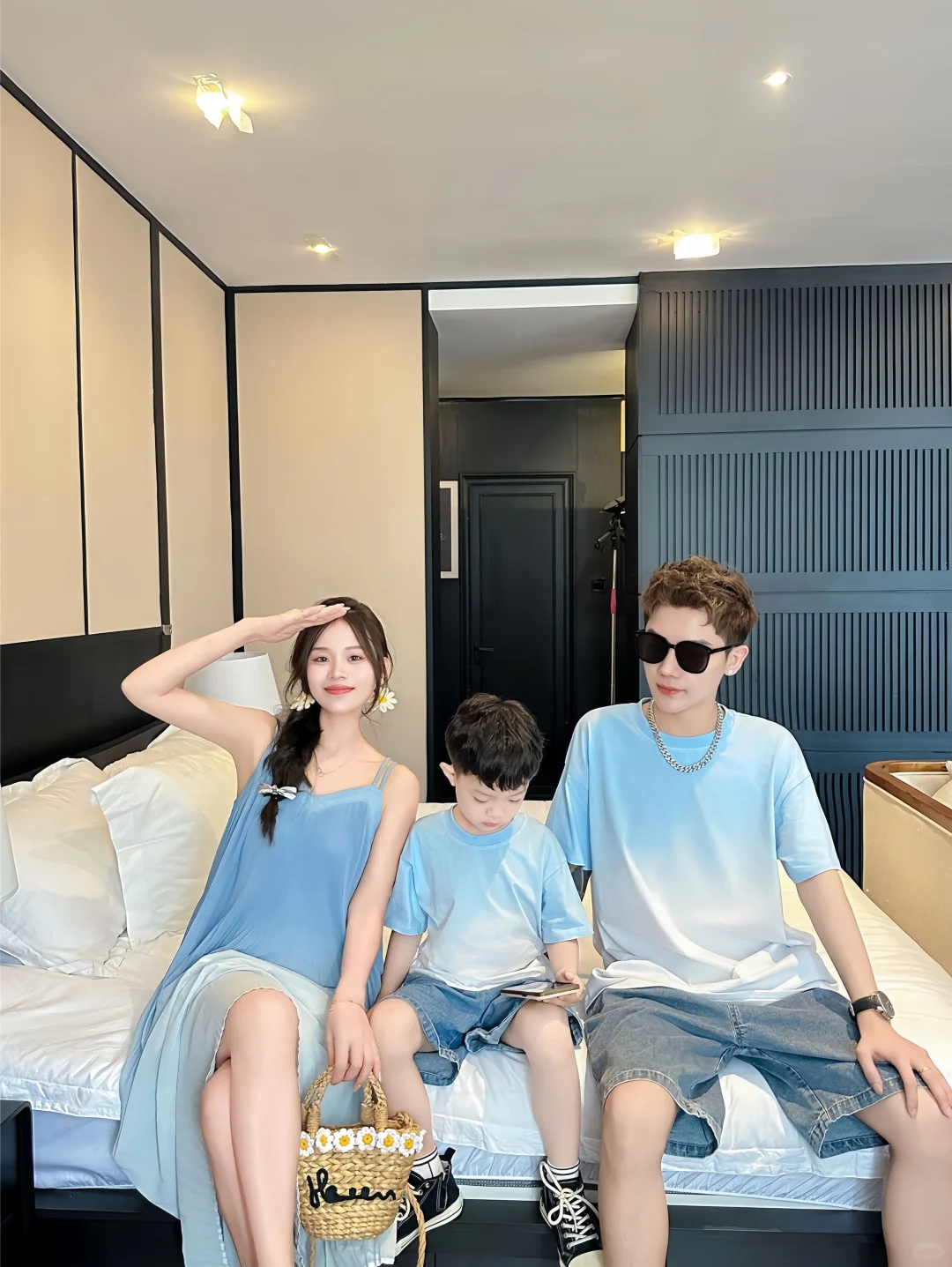 海边度假穿搭｜渐变蓝亲子装太浪漫了叭?