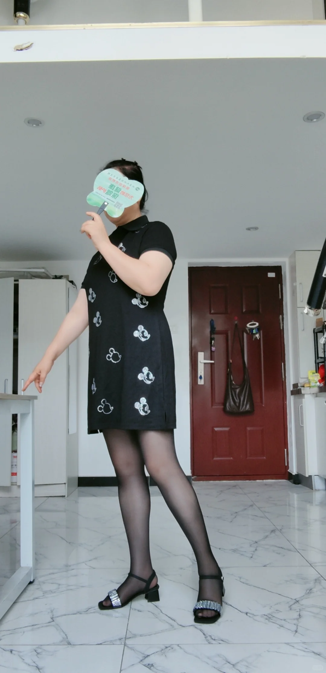 小姨最近不能露脸，附一张年轻时照片（最后）