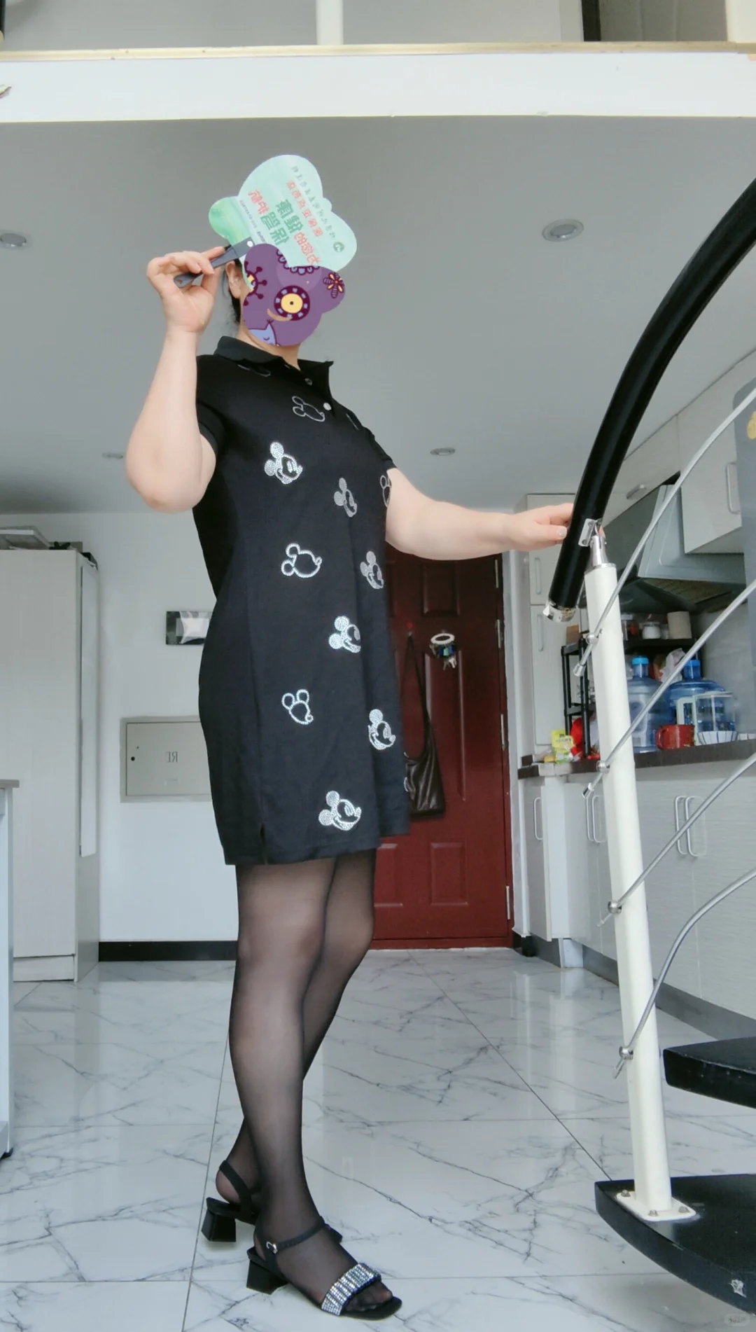 小姨最近不能露脸，附一张年轻时照片（最后）