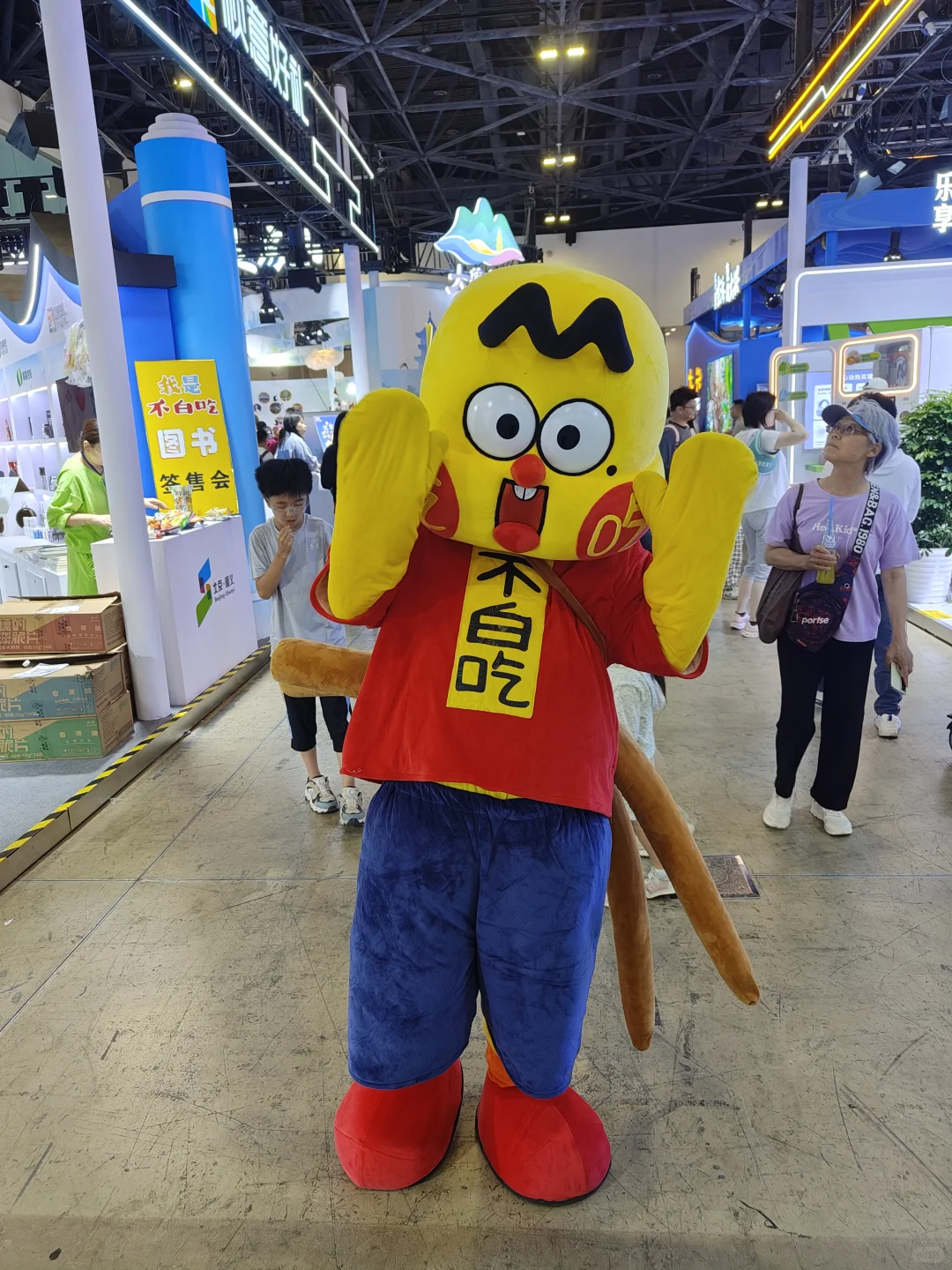 不白吃？！！！内容公司的周边很丰富