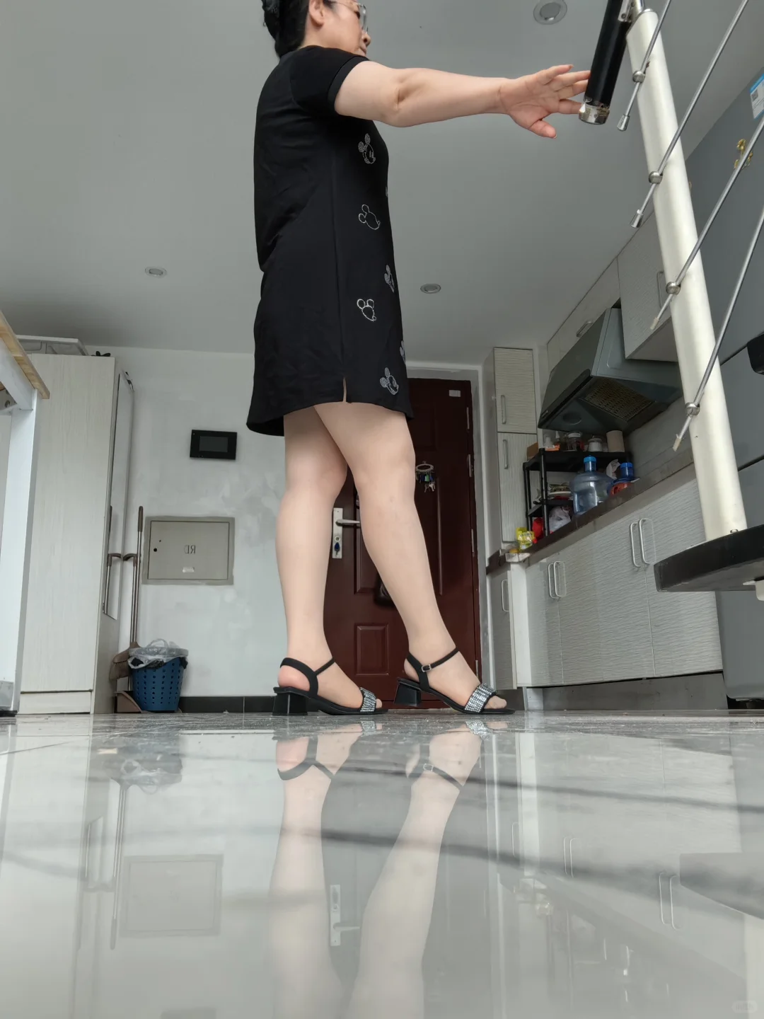 小姨最近不能露脸，附一张年轻时照片（最后）