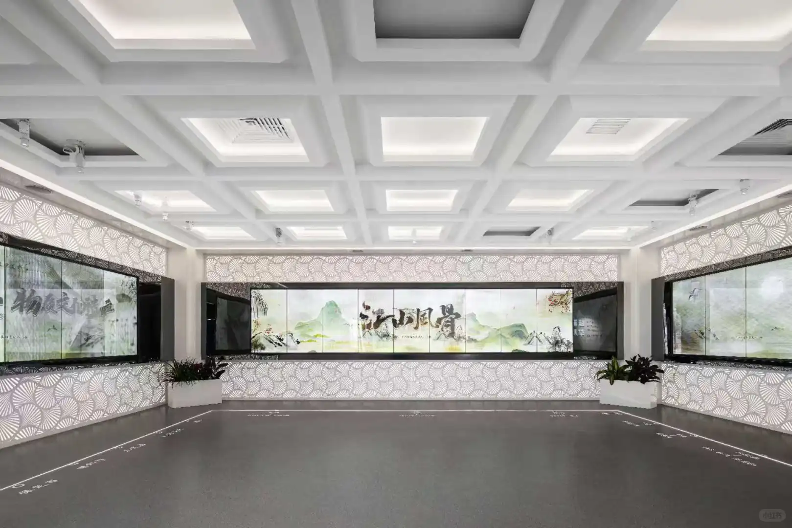 在招商中心的展厅里，能装下多少种热闹？