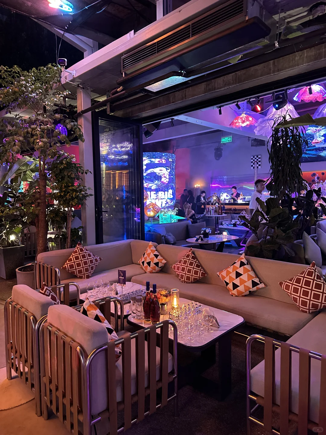 50岁阿姨今天在三里屯！