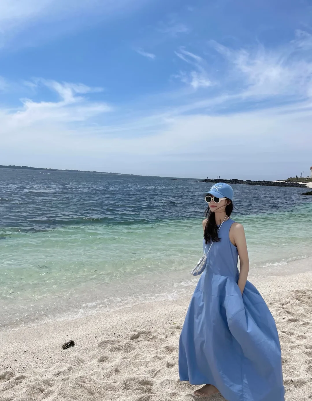 海边穿这条蓝色裙子真的氛围感拉满！超出片！