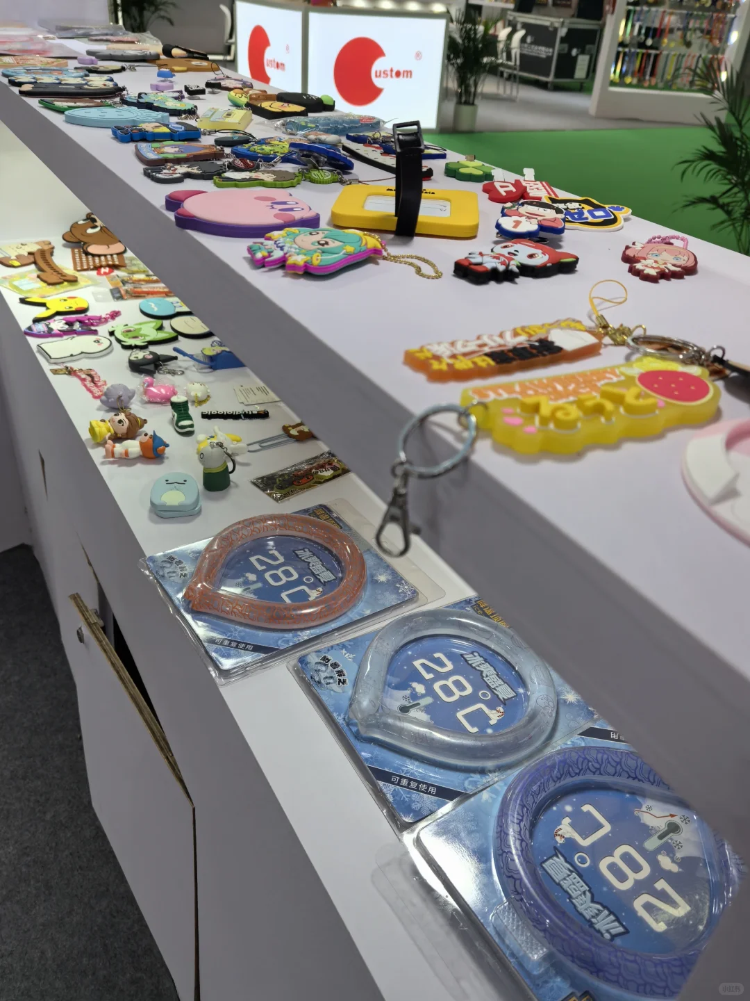 费腿……新国际博览中心的礼品展