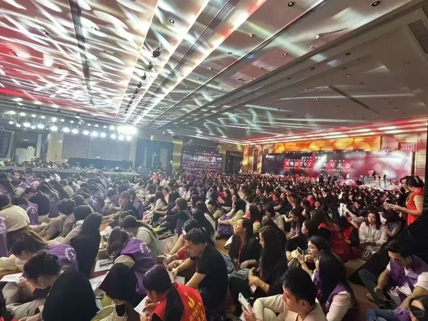 招商会火爆现场??专业就是抢手