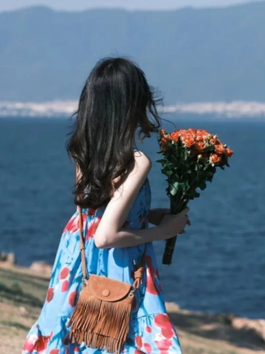 哥弟这条裙子太有氛围感了！海边出片率拉满