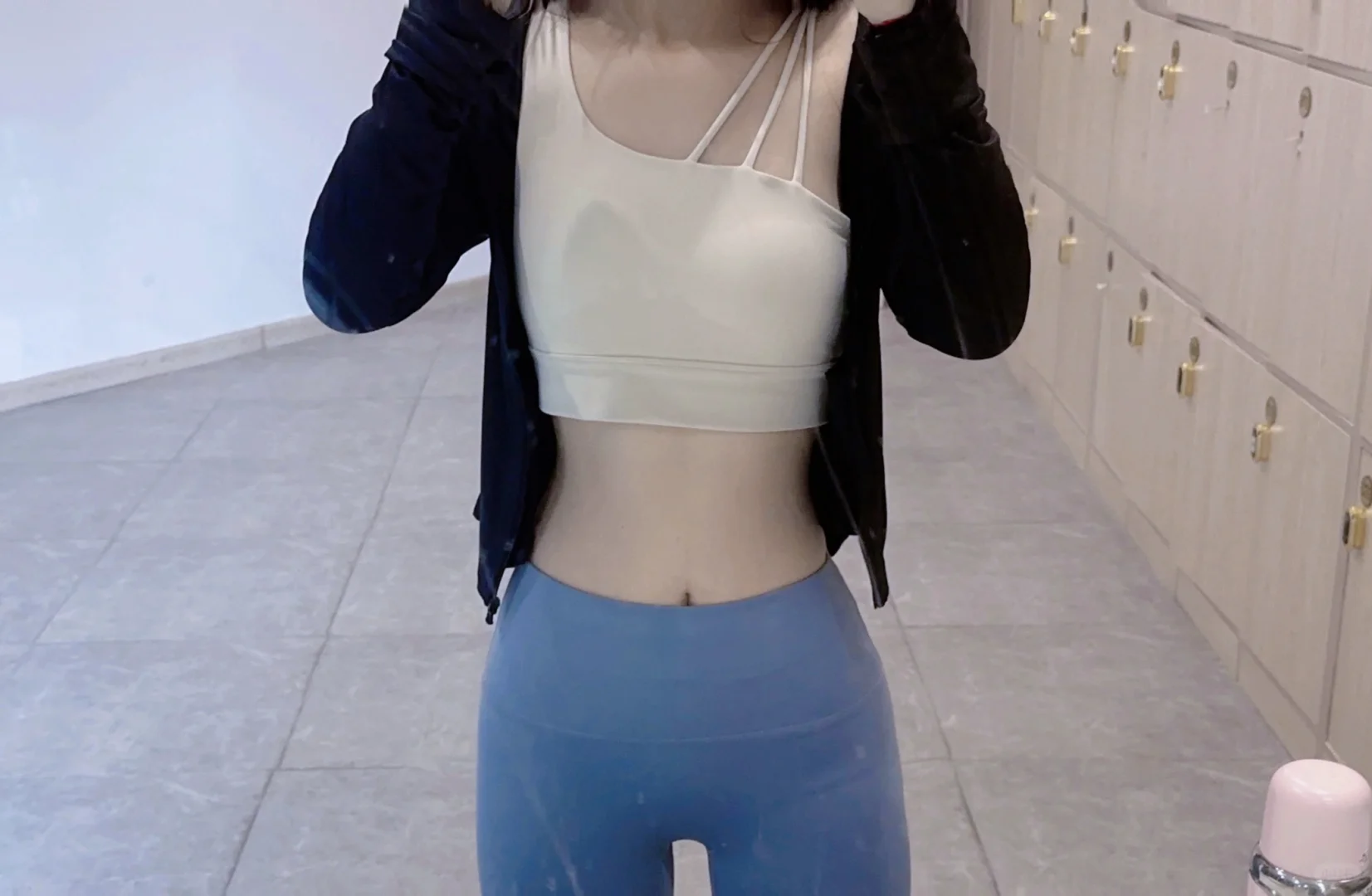 穿瑜伽服的健身女孩yyds！