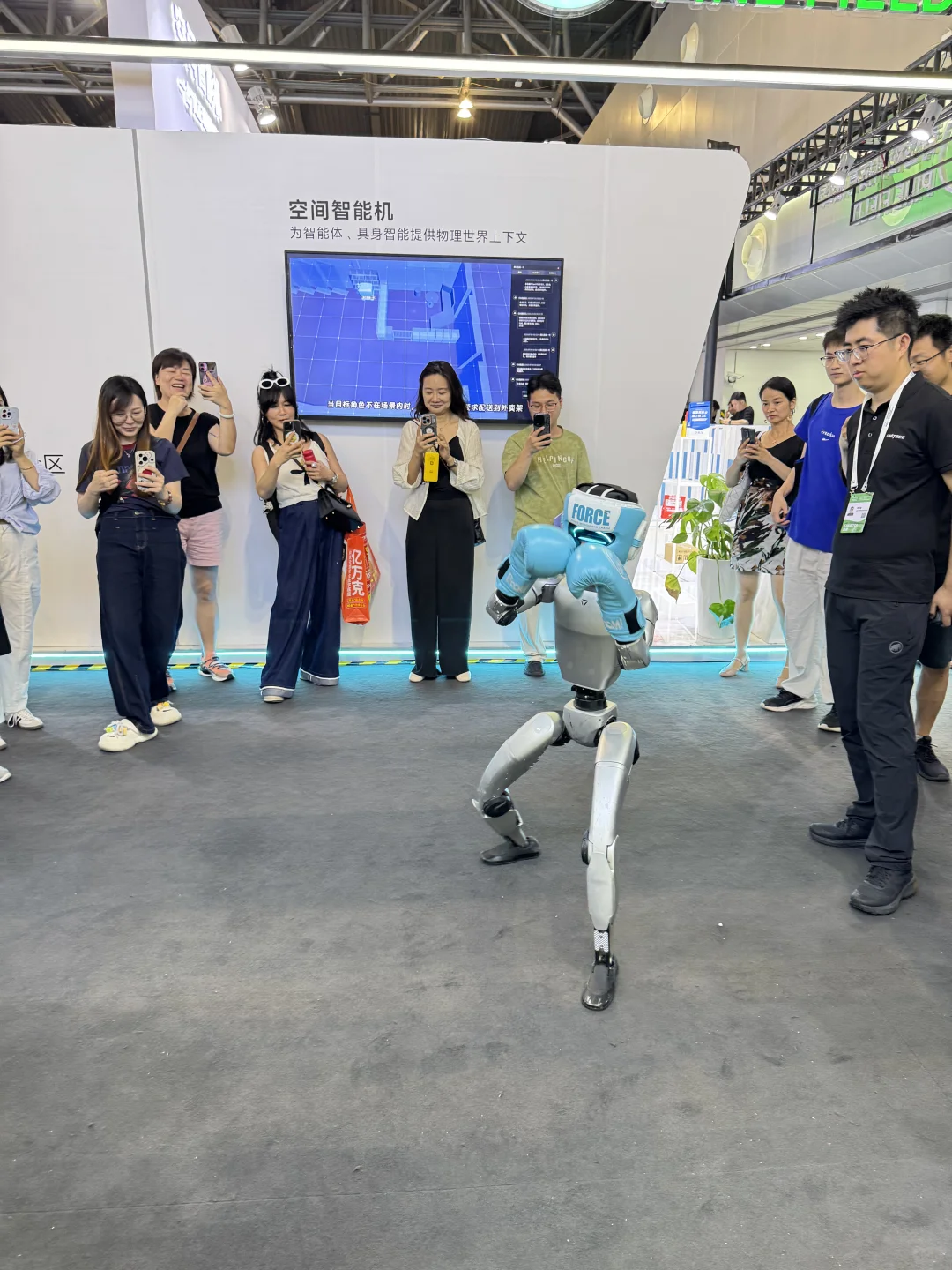 逛展 | 夸张，今年机器人们都释放了天性