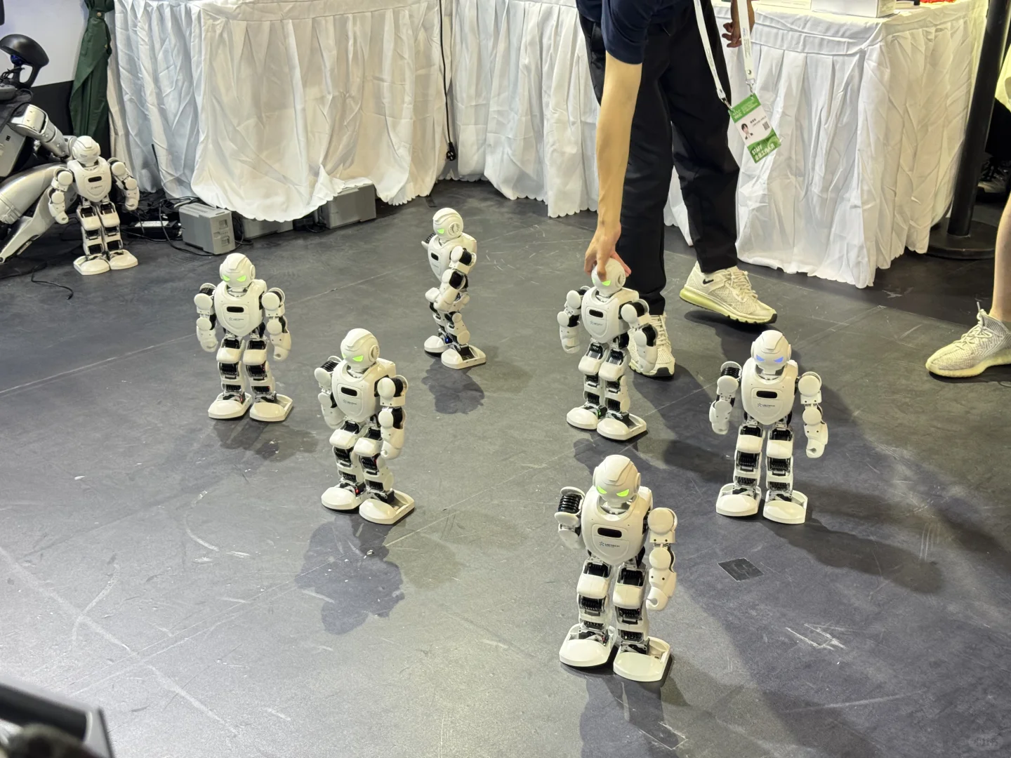逛展 | 夸张，今年机器人们都释放了天性
