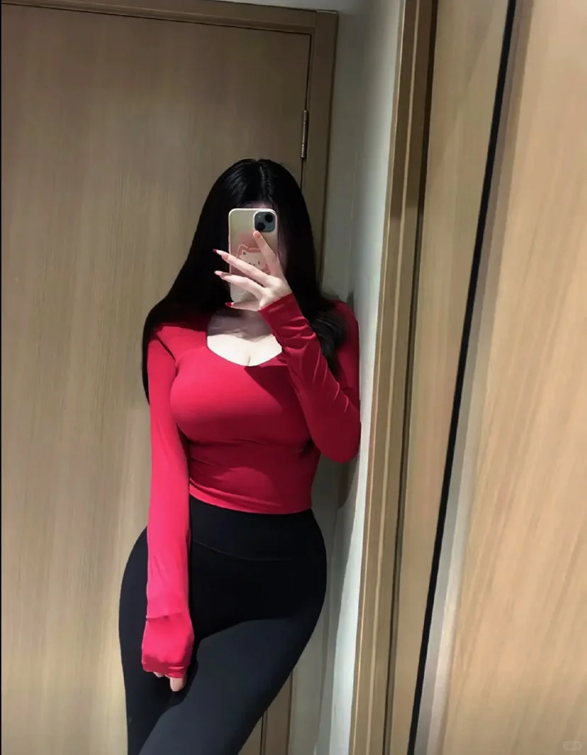 这种颜色的瑜伽服yyds！