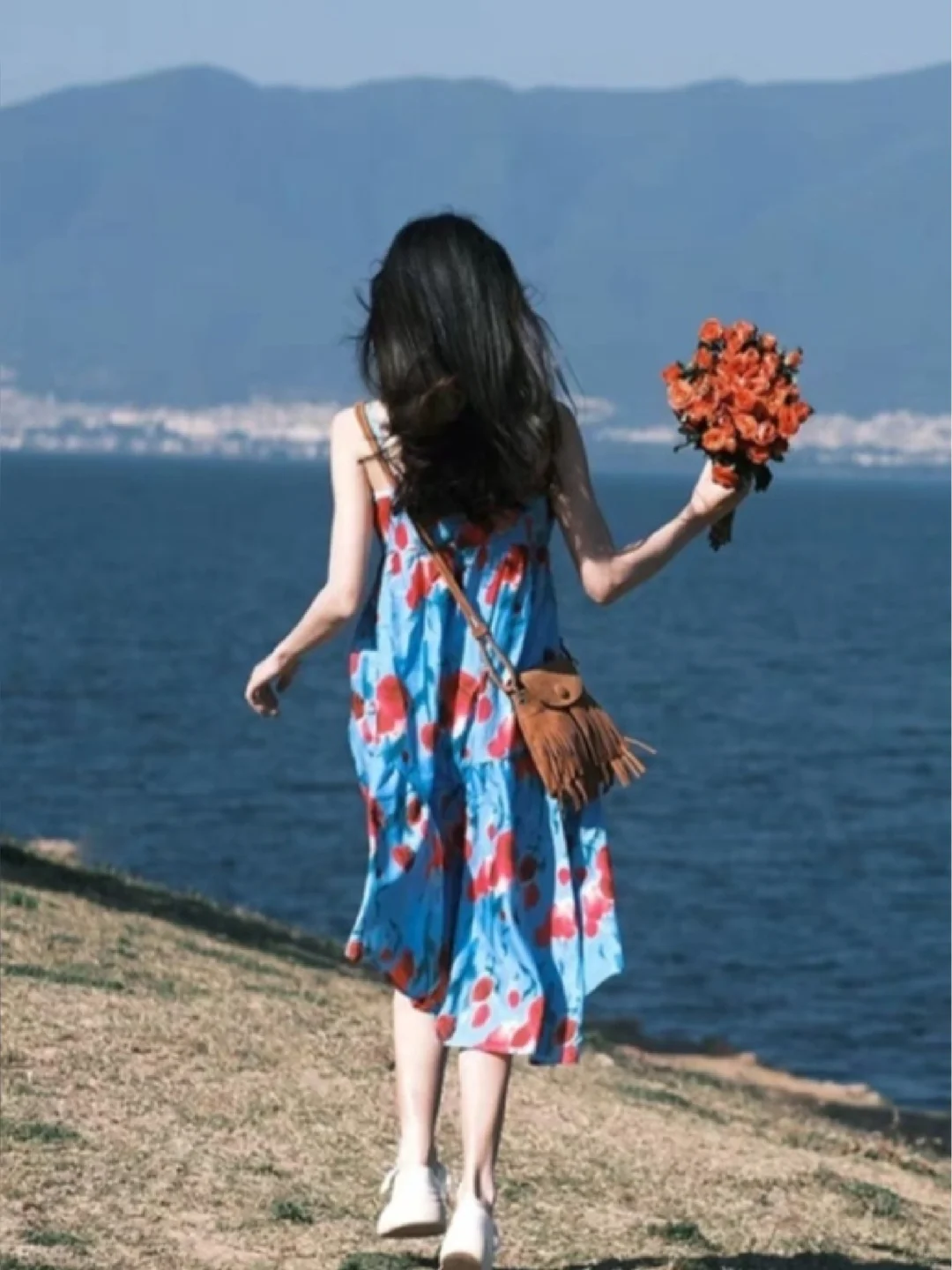 哥弟这条裙子太有氛围感了！海边出片率拉满