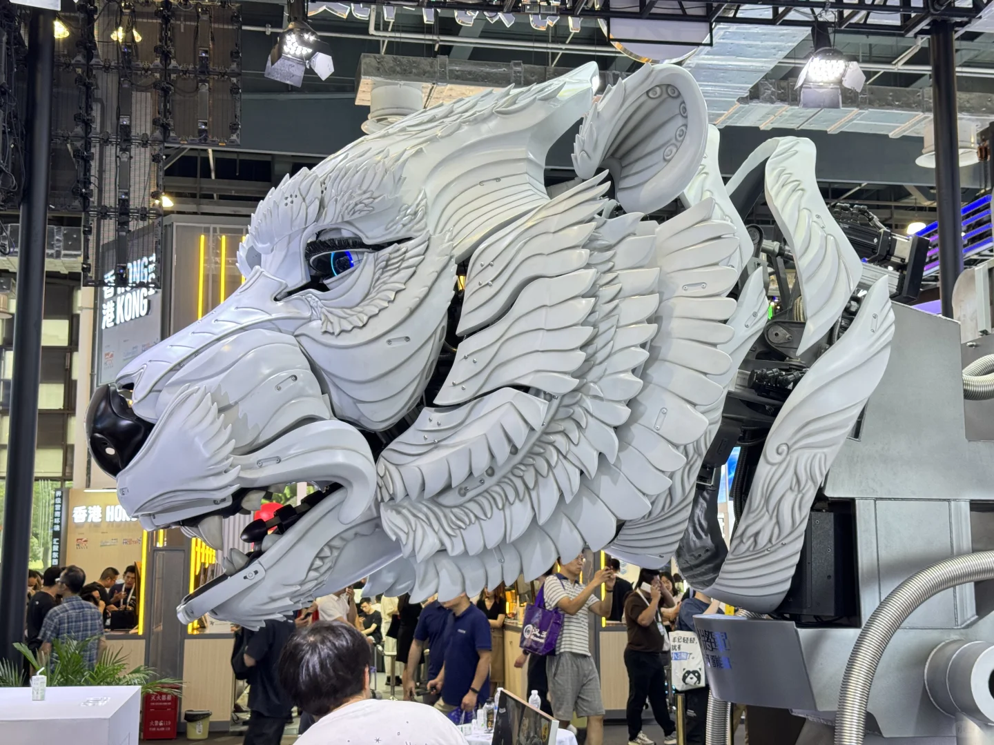 逛展 | 夸张，今年机器人们都释放了天性