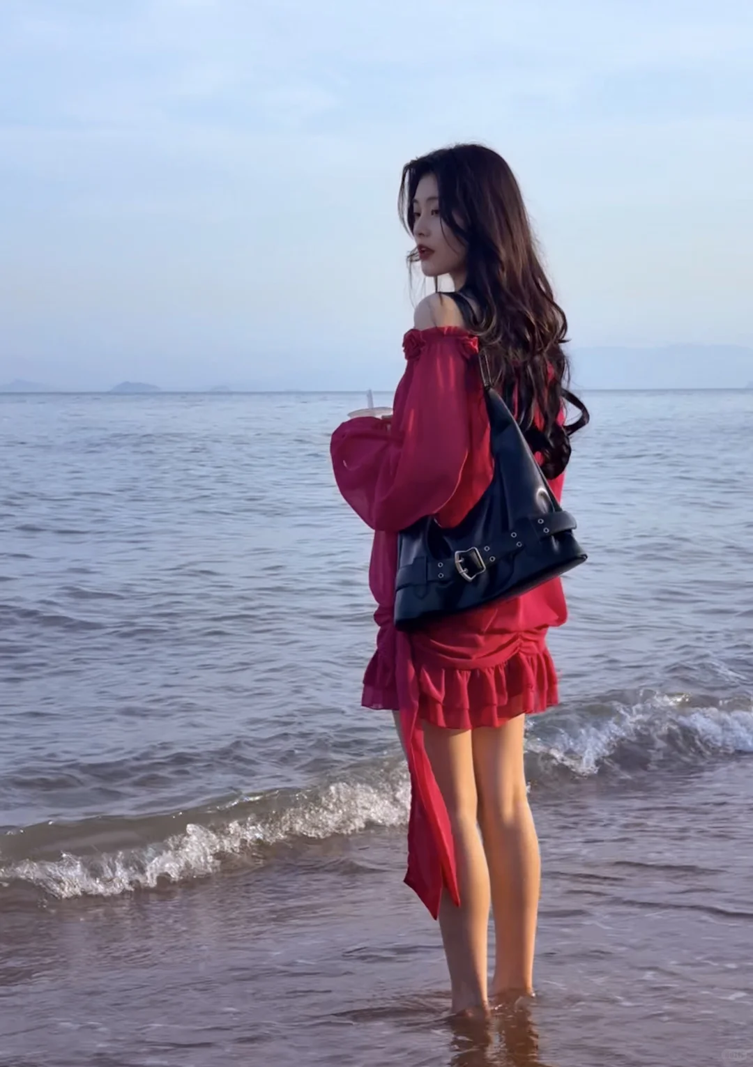 姐妹们听我的！去海边就穿鲜艳的裙子超出片