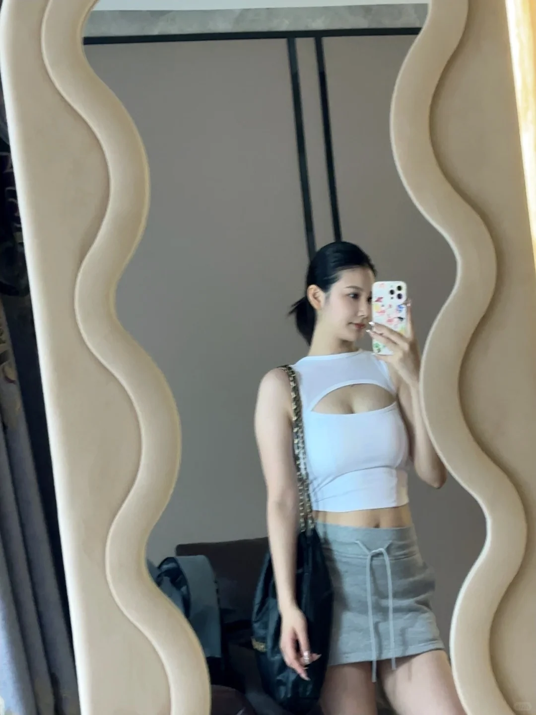 瑜伽服选白色还是黑色！