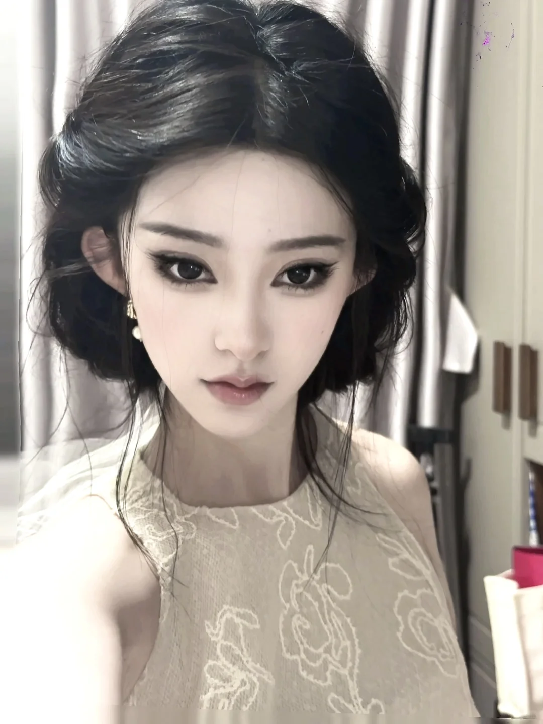 少女清冷又不失妩媚
