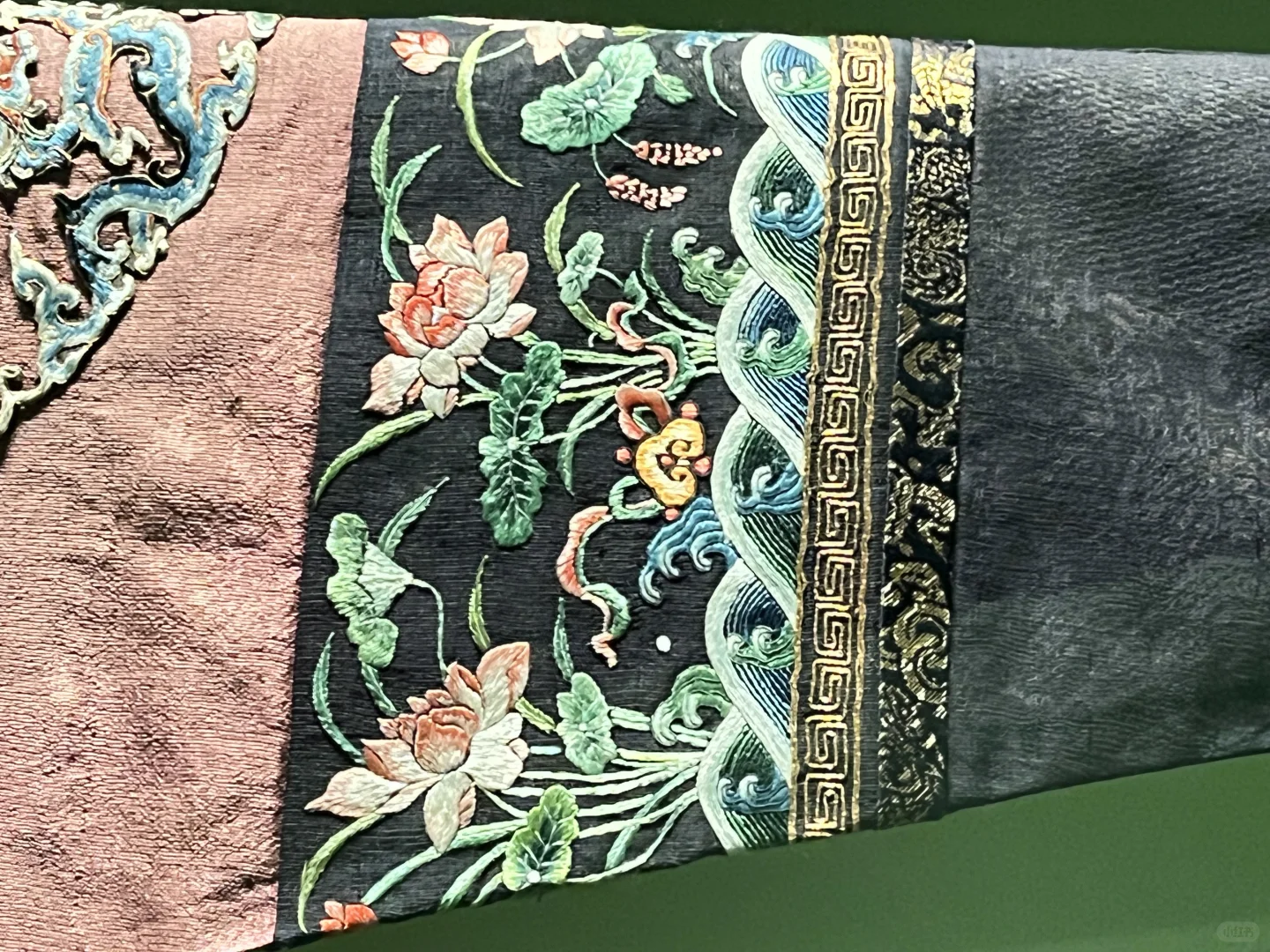 嘉德清宫设计展:看看老祖宗的时尚秀?
