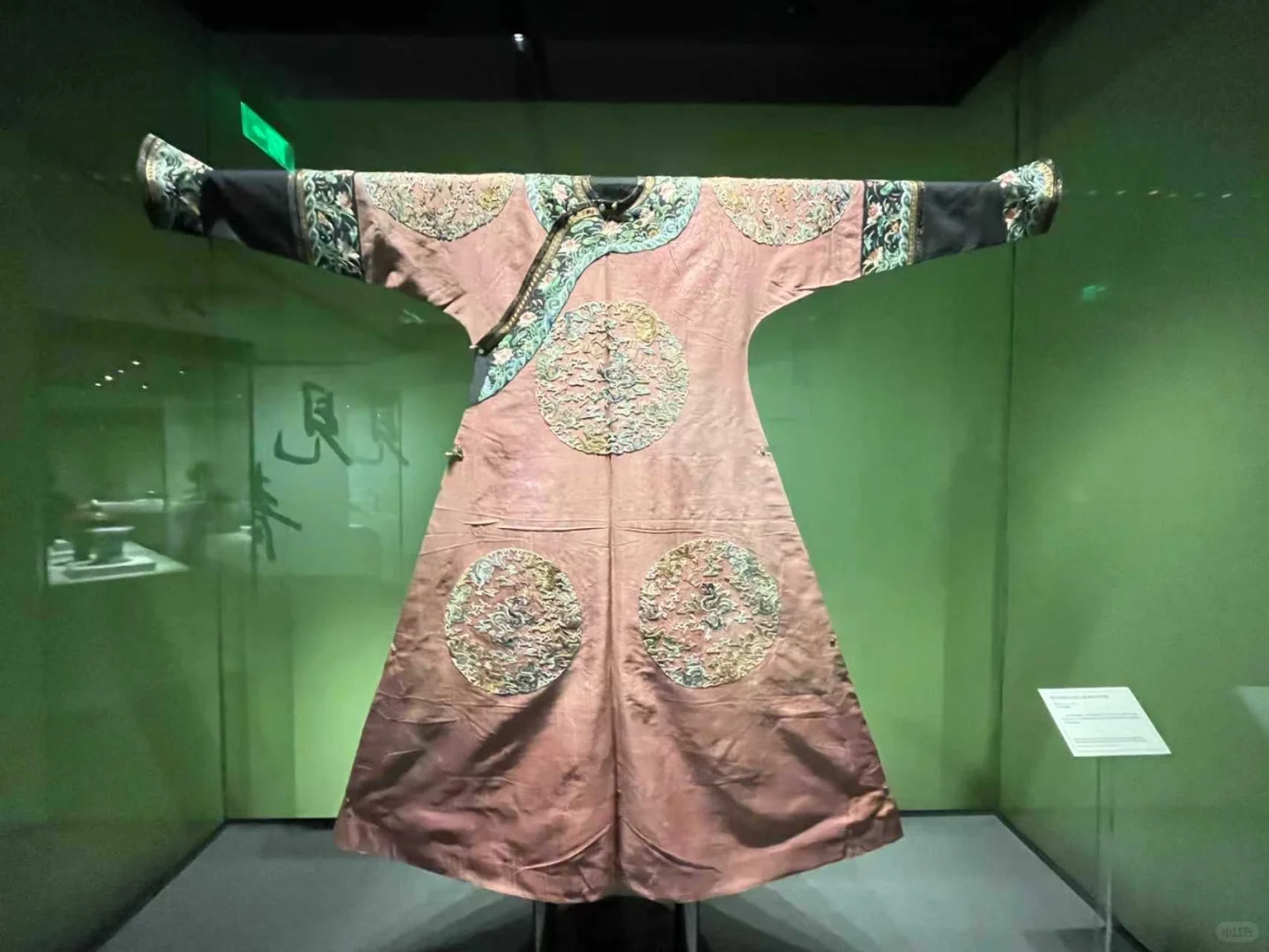 嘉德清宫设计展:看看老祖宗的时尚秀?