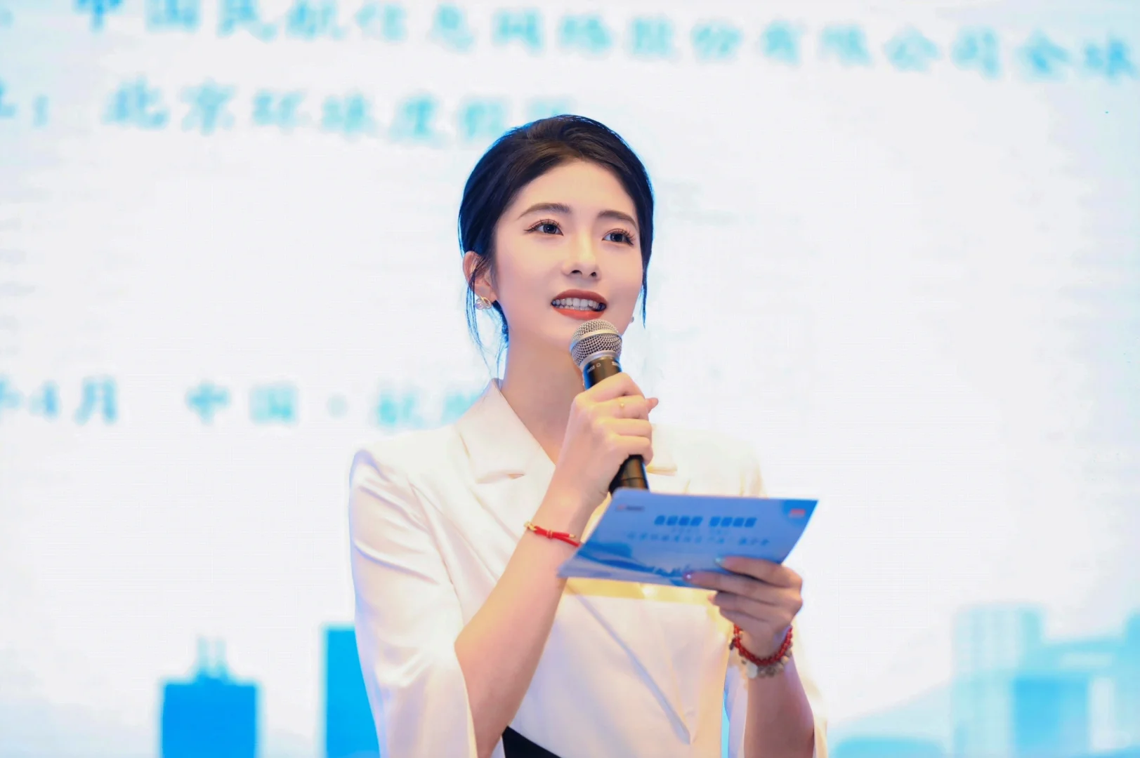 悄悄说，其实我才是这个推介会的目标受众