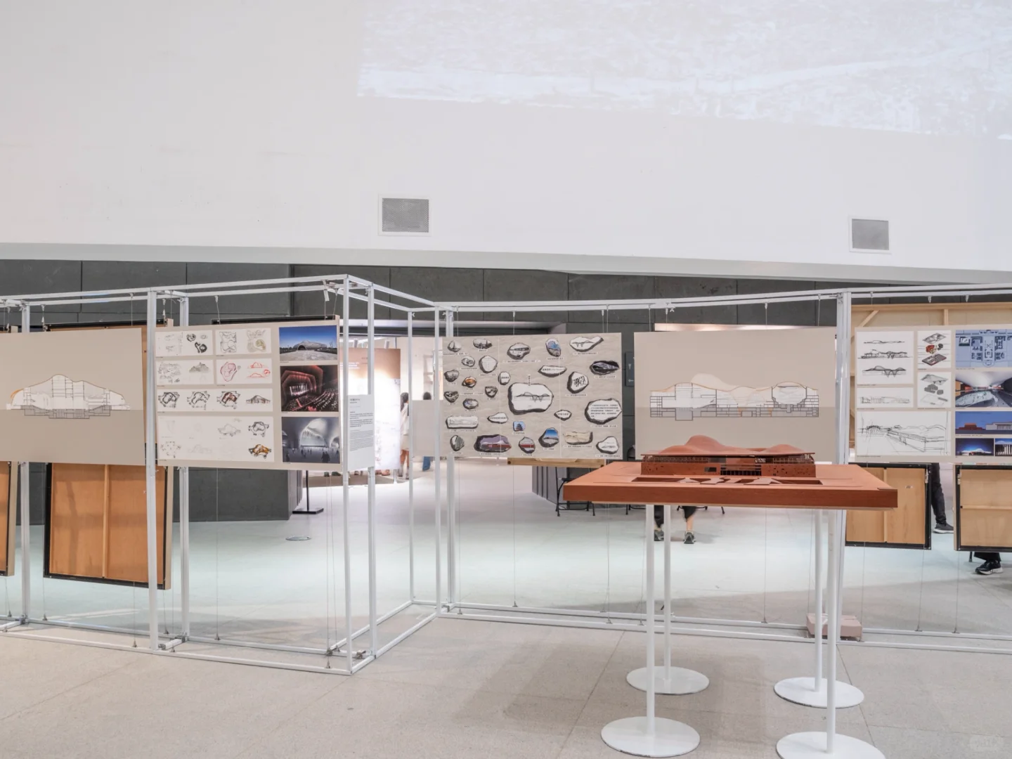 不止建筑师矶崎新的展，还有青年建筑师作品
